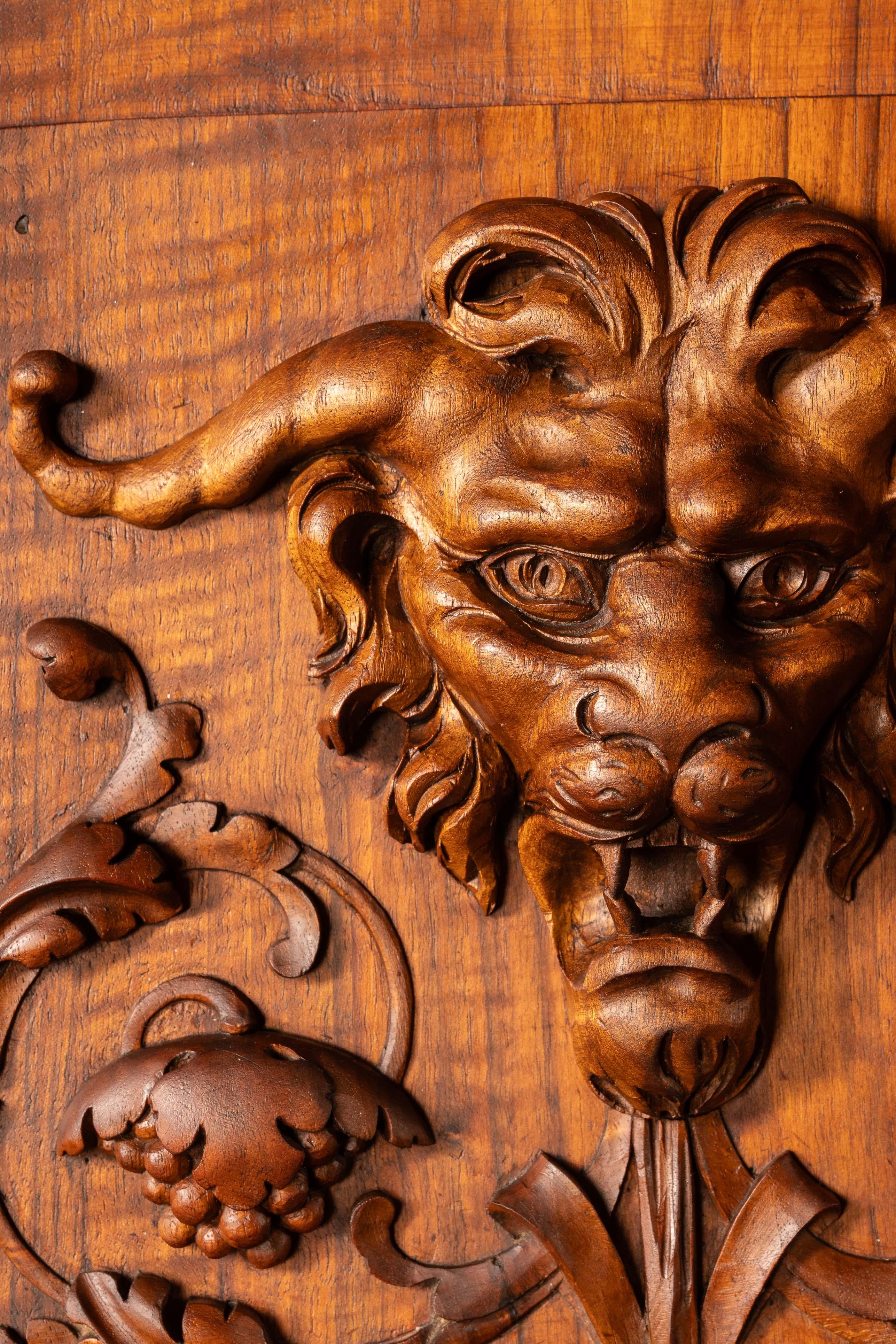 Conigliera in legno di noce Henry II della fine del XIX secolo in vendita 7
