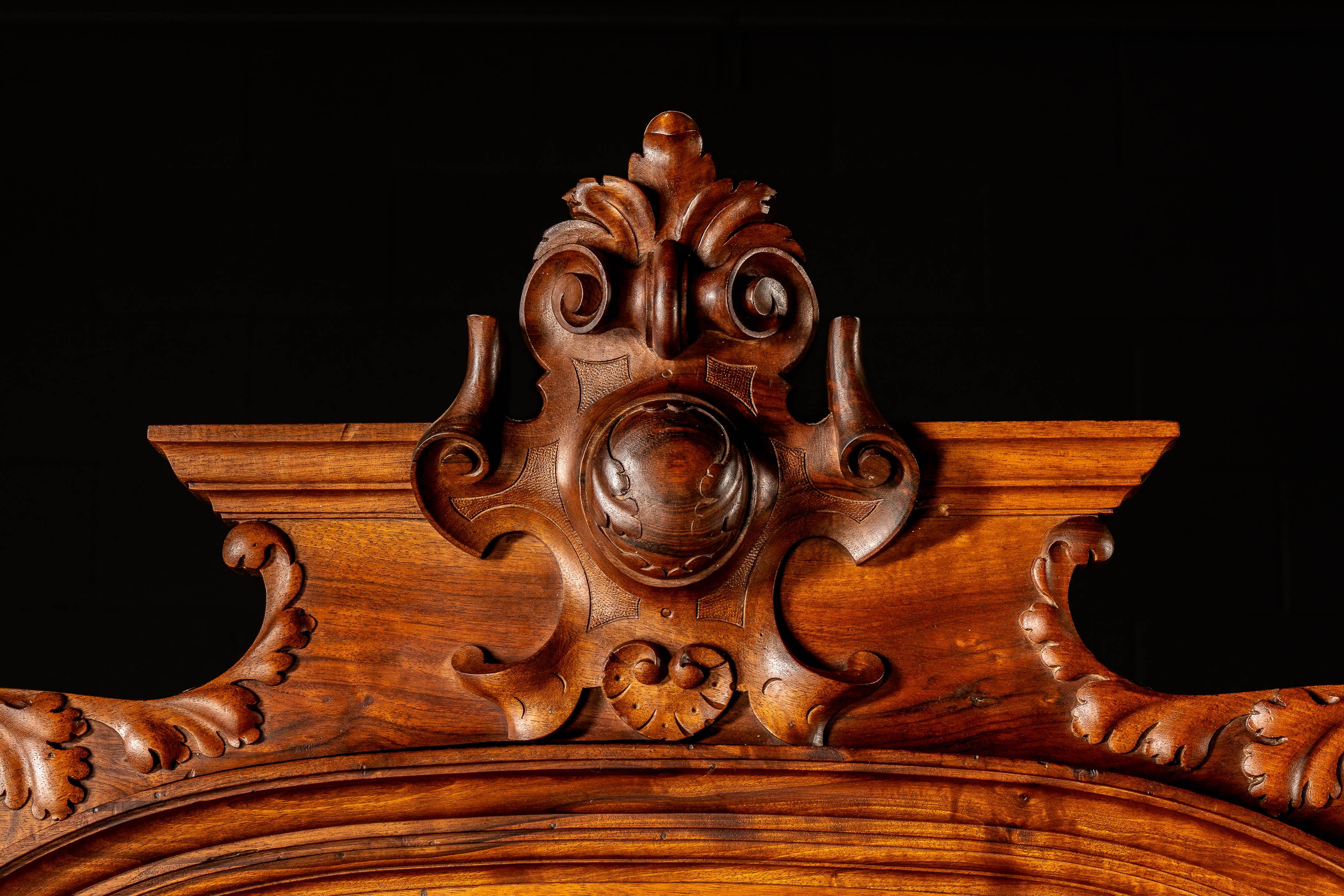 Conigliera in legno di noce Henry II della fine del XIX secolo in vendita 9