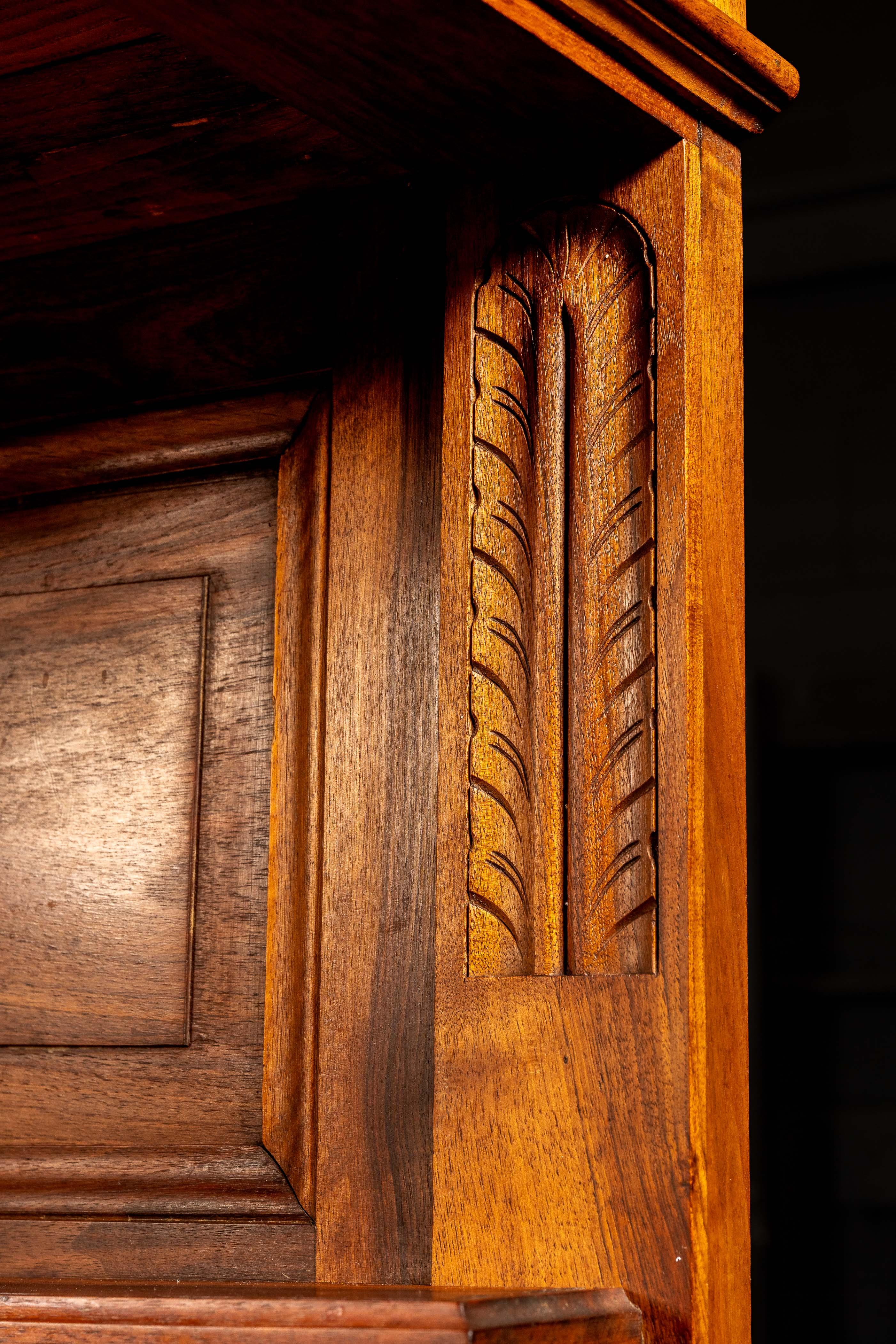 Conigliera in legno di noce Henry II della fine del XIX secolo in vendita 13