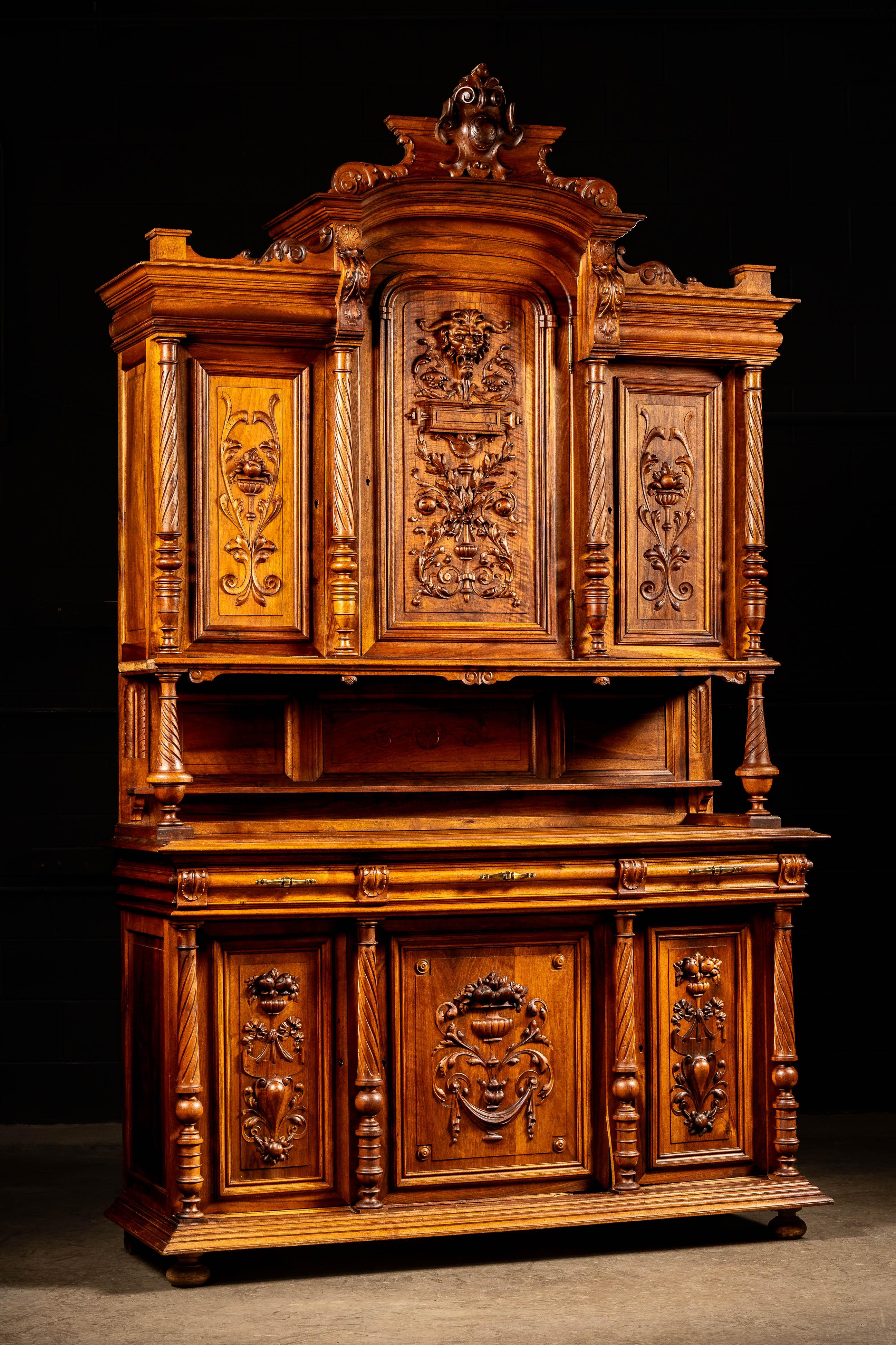Conigliera in legno di noce Henry II della fine del XIX secolo in vendita 14