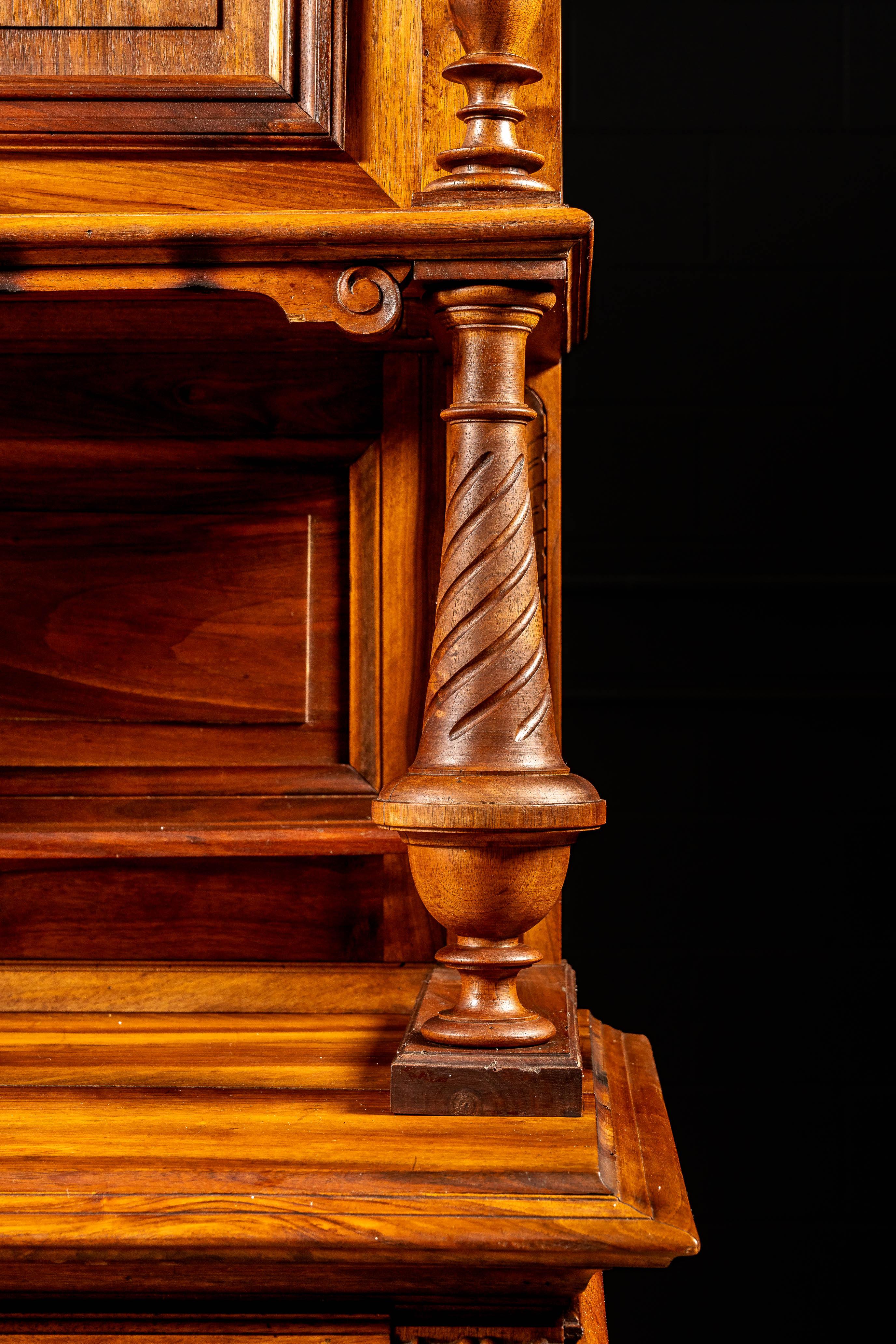 Vittoriano Conigliera in legno di noce Henry II della fine del XIX secolo in vendita