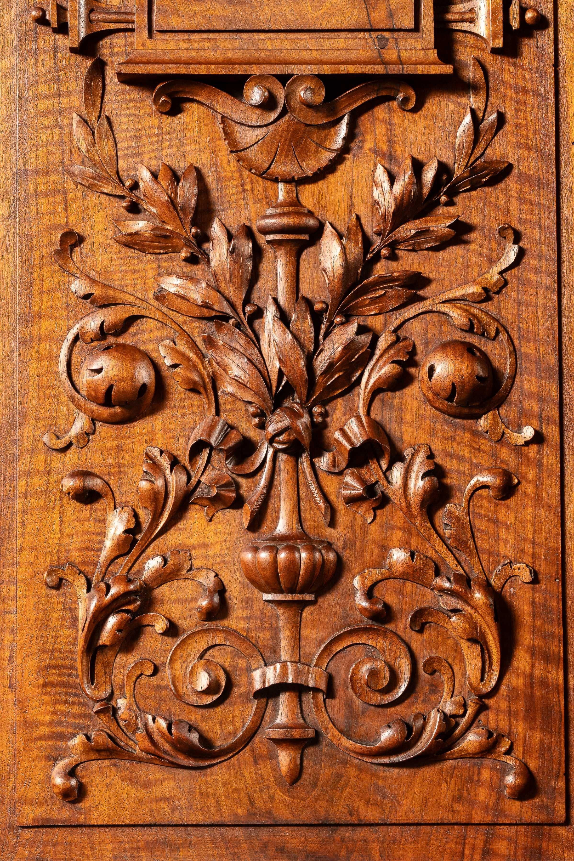 Inglese Conigliera in legno di noce Henry II della fine del XIX secolo in vendita