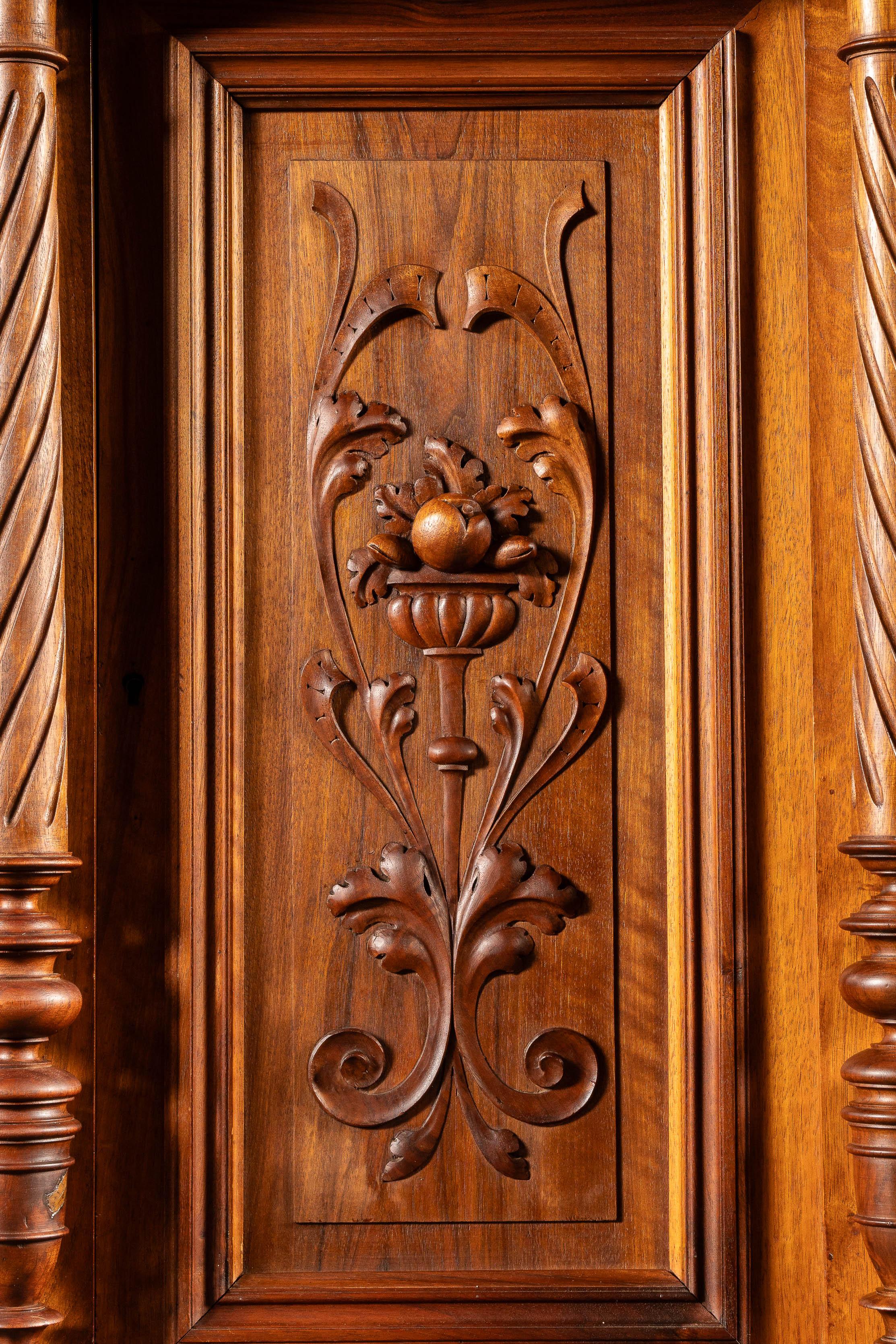 Noce Conigliera in legno di noce Henry II della fine del XIX secolo in vendita