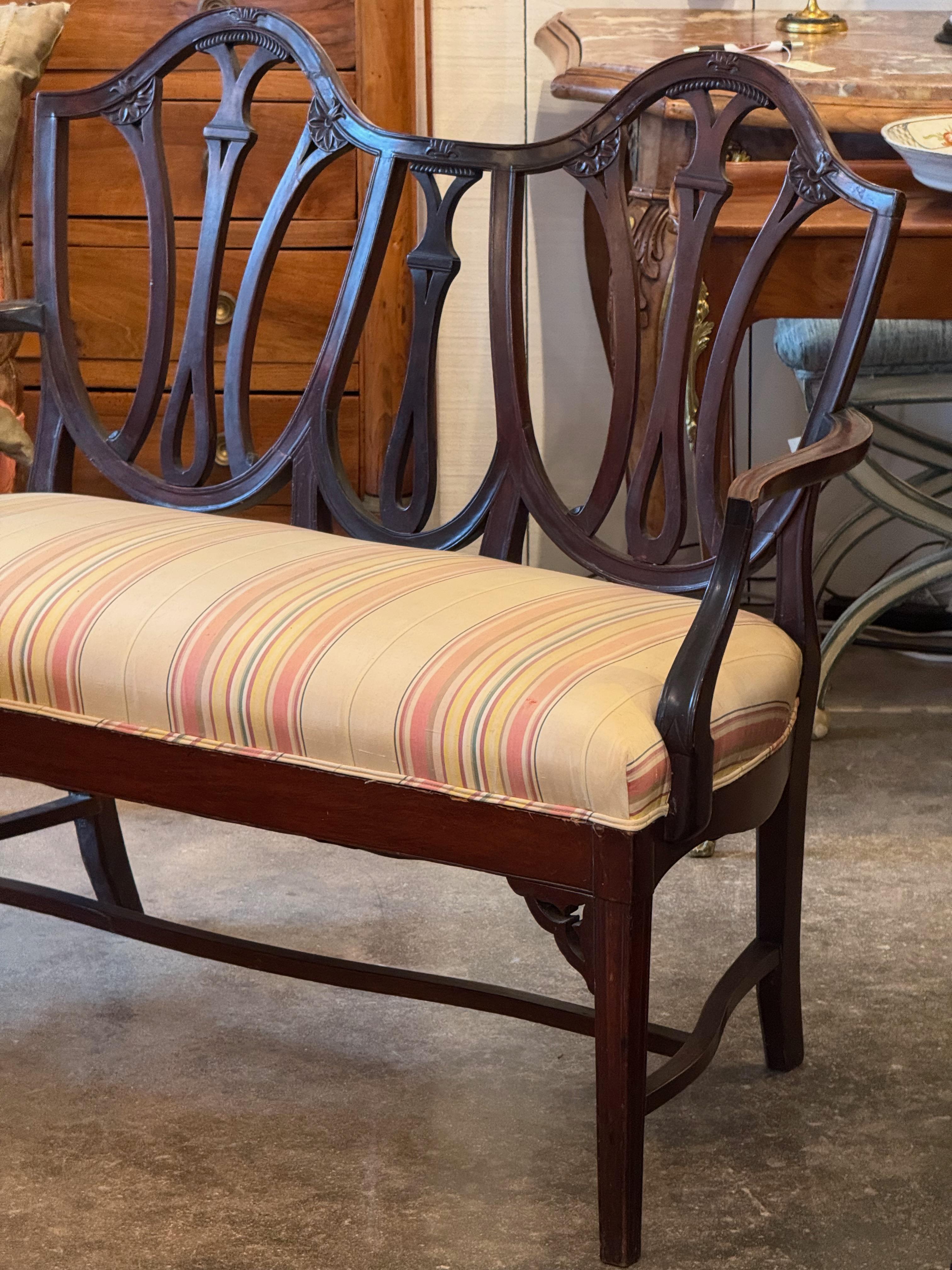 Late 19th Century Hepplewhite Style Mahogany Settee For Sale 1