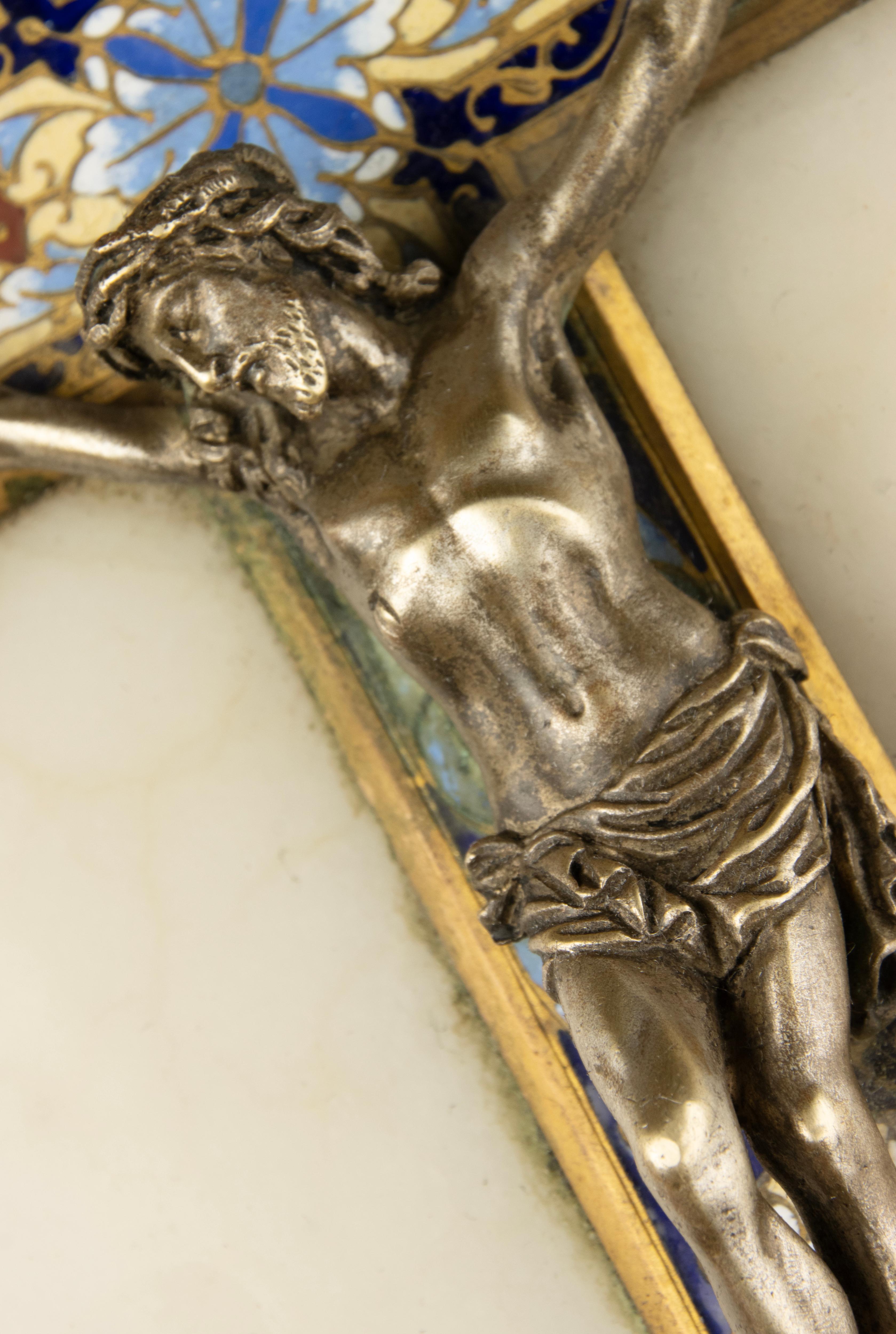 Fin du 19ème siècle Fontaine à eau bénite - Crucifix Jésus en bronze - Emaux cloisonnés en vente 5