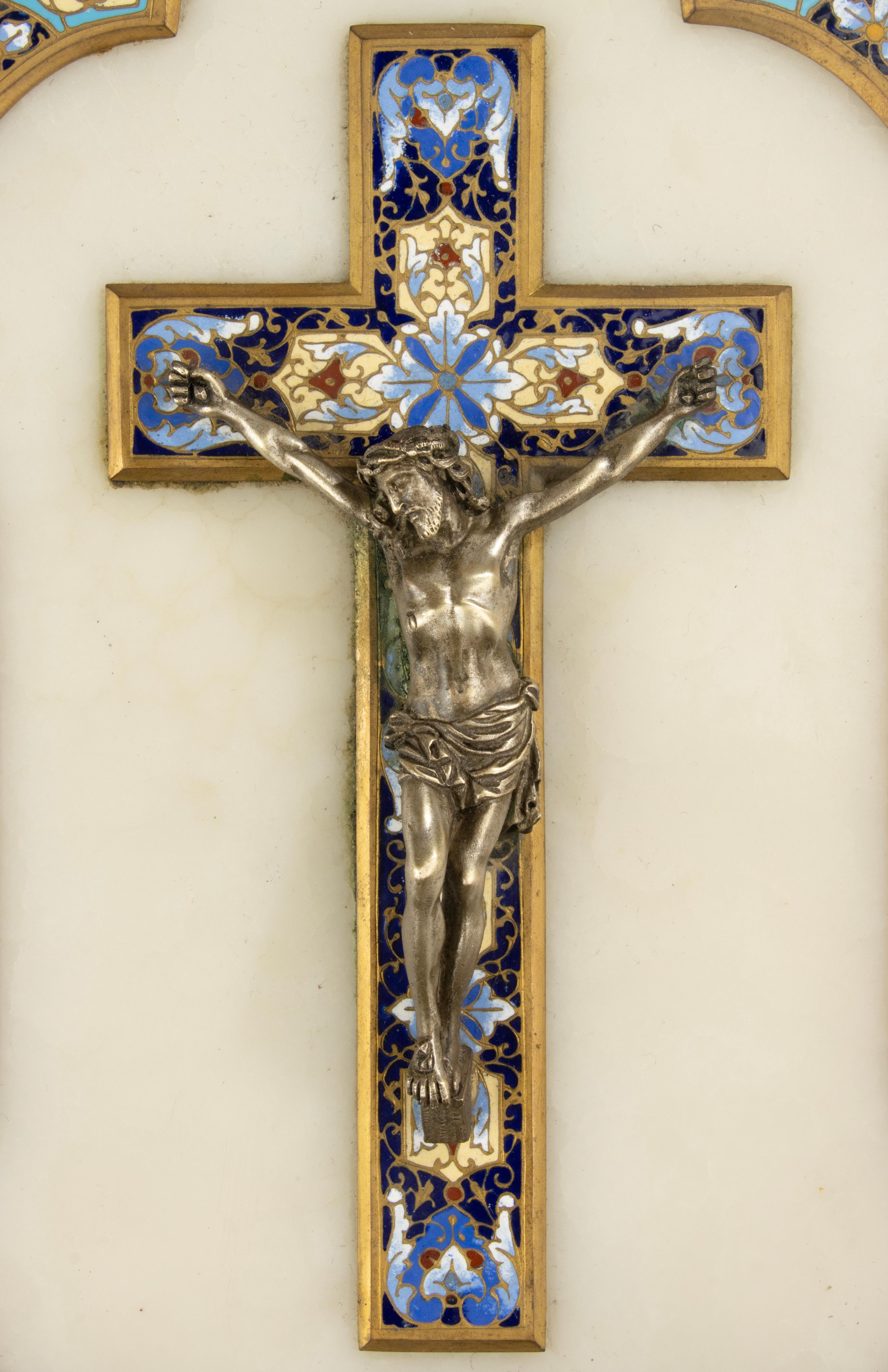 Belle Époque Fin du 19ème siècle Fontaine à eau bénite - Crucifix Jésus en bronze - Emaux cloisonnés en vente