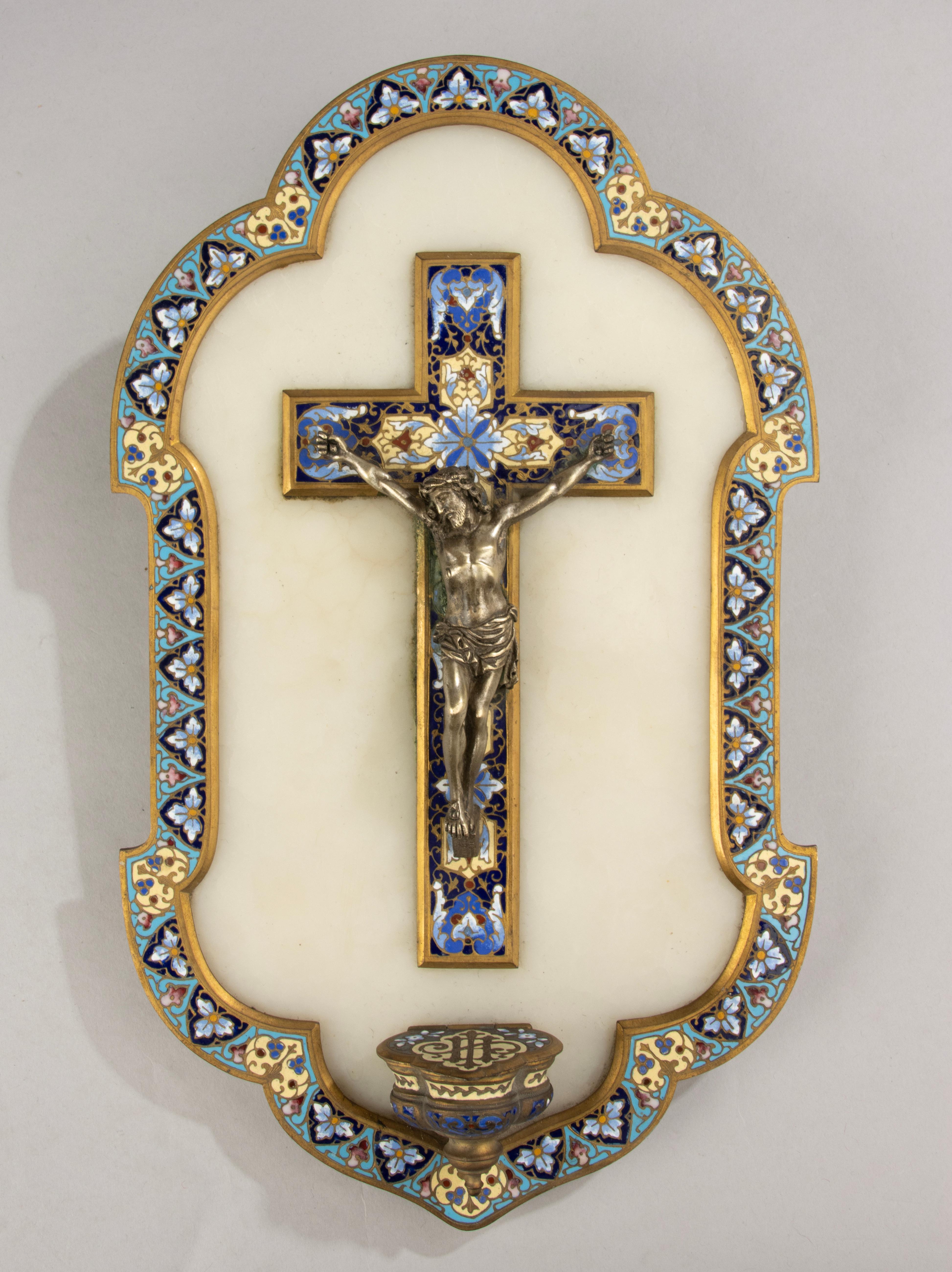 Français Fin du 19ème siècle Fontaine à eau bénite - Crucifix Jésus en bronze - Emaux cloisonnés en vente