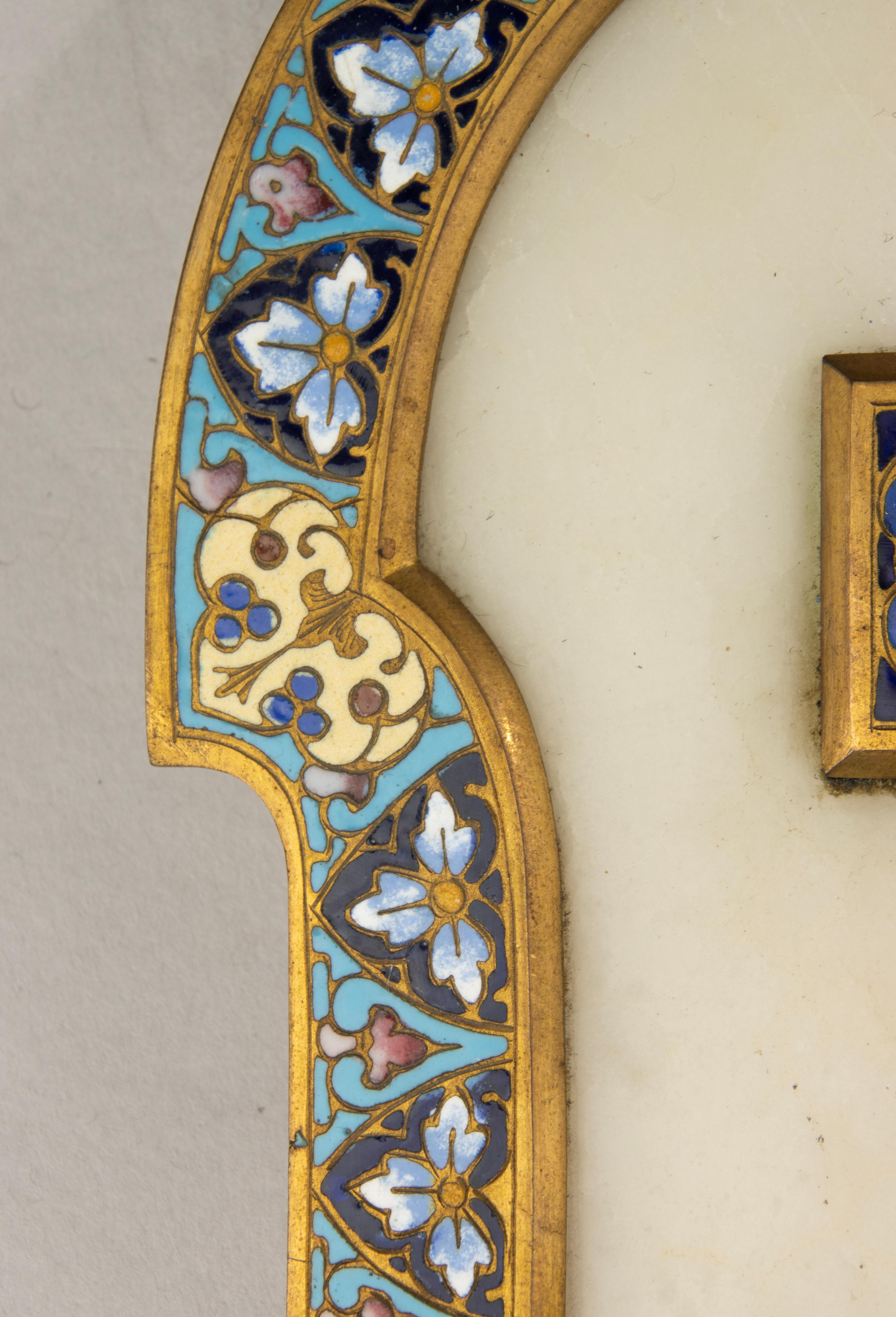 Fin du 19ème siècle Fontaine à eau bénite - Crucifix Jésus en bronze - Emaux cloisonnés Bon état - En vente à Casteren, Noord-Brabant