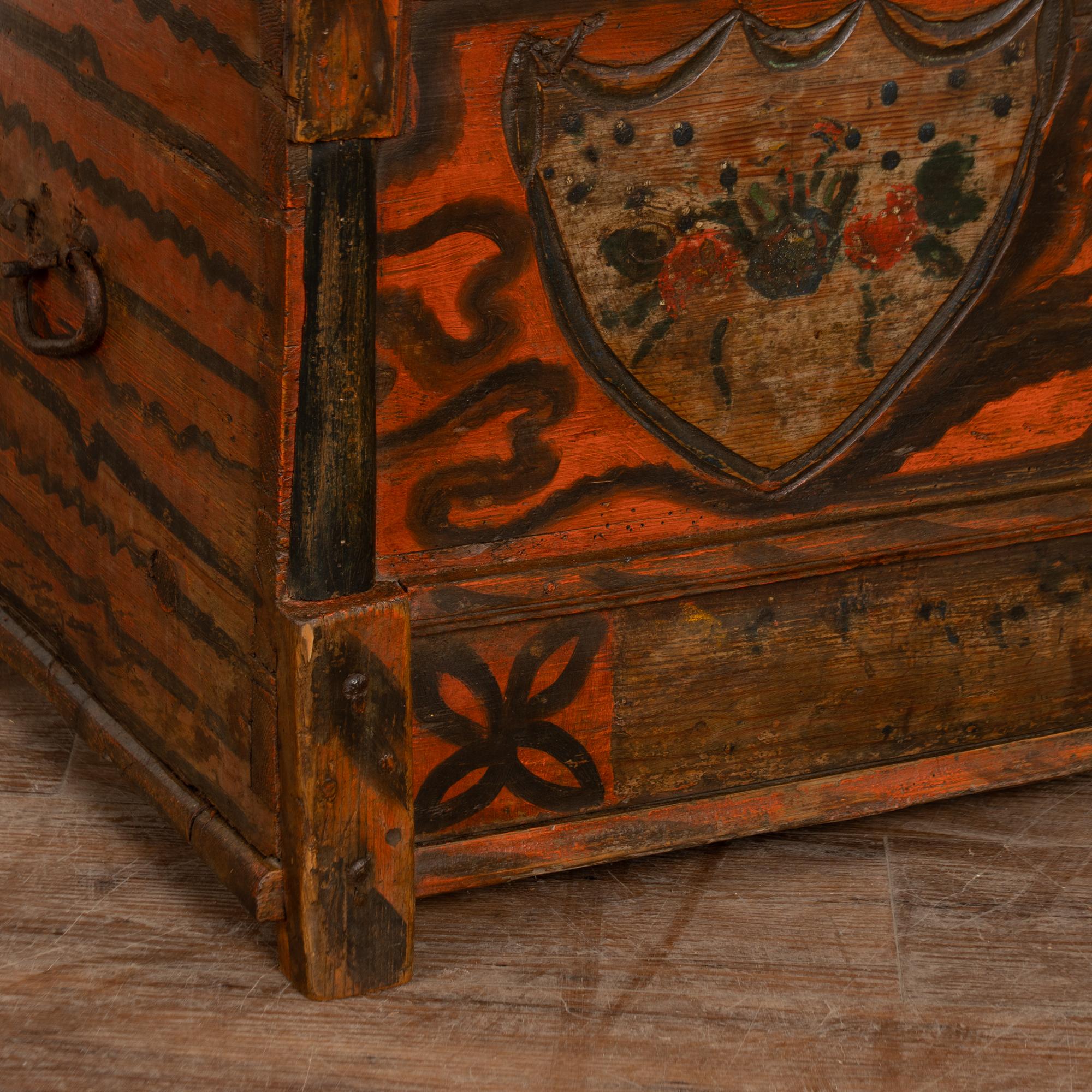 Arte popolare Baule di pino dipinto originale ungherese della fine del XIX secolo in vendita