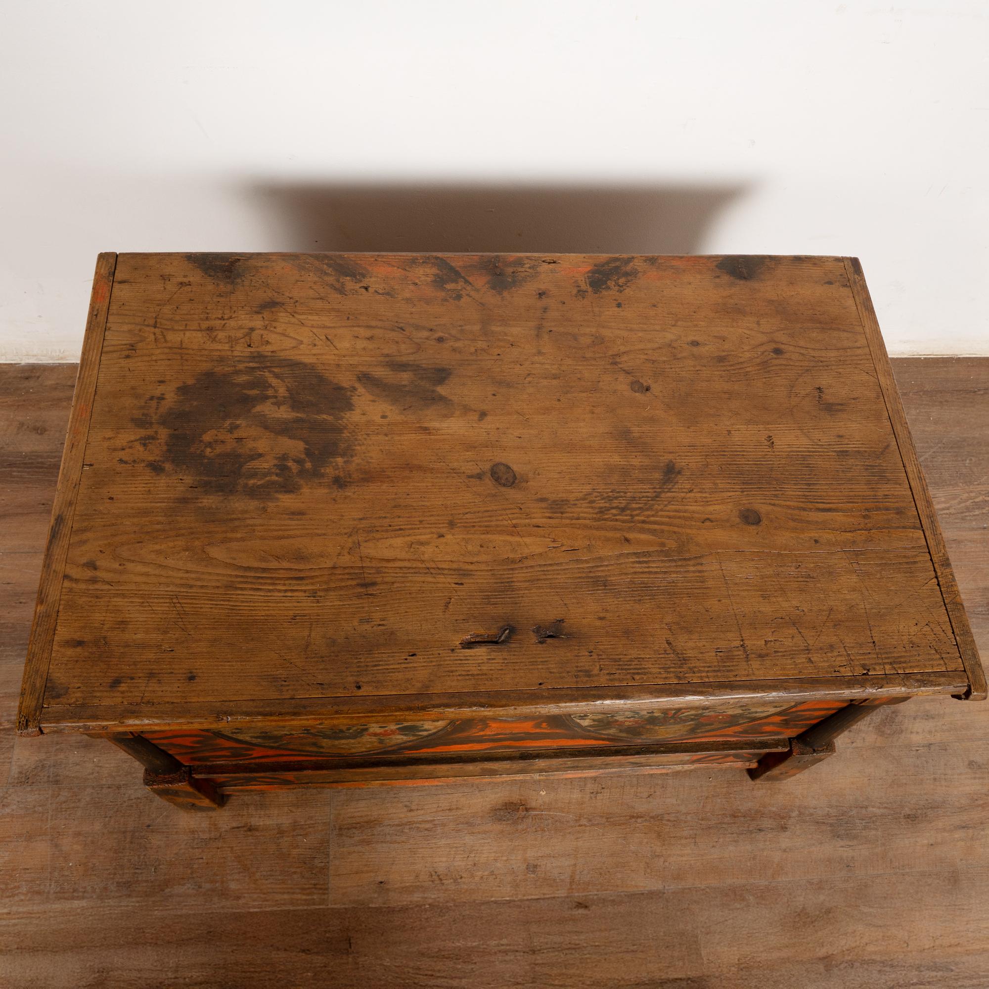 Baule di pino dipinto originale ungherese della fine del XIX secolo in vendita 1