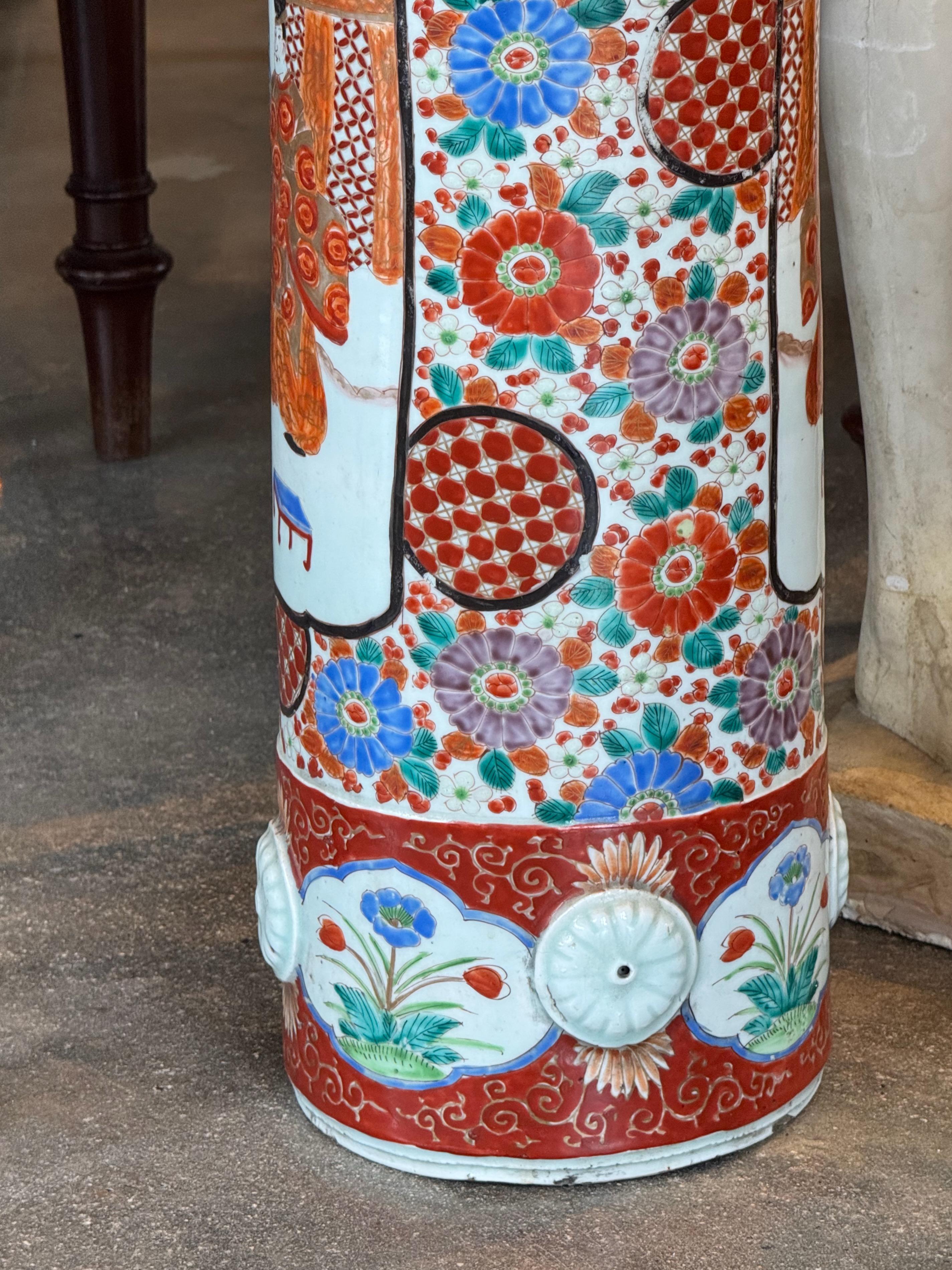 XIXe siècle Fin du 19e siècle - Imari Porcelain Umbrella Stand en vente