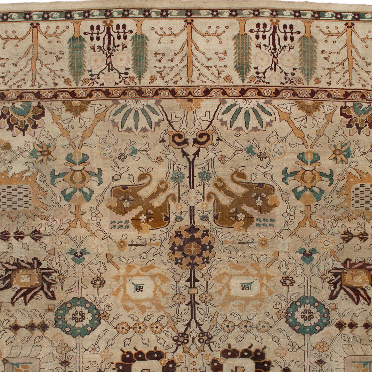 Late 19th Century Indian Agra Rug In Good Condition For Sale In New York, NY