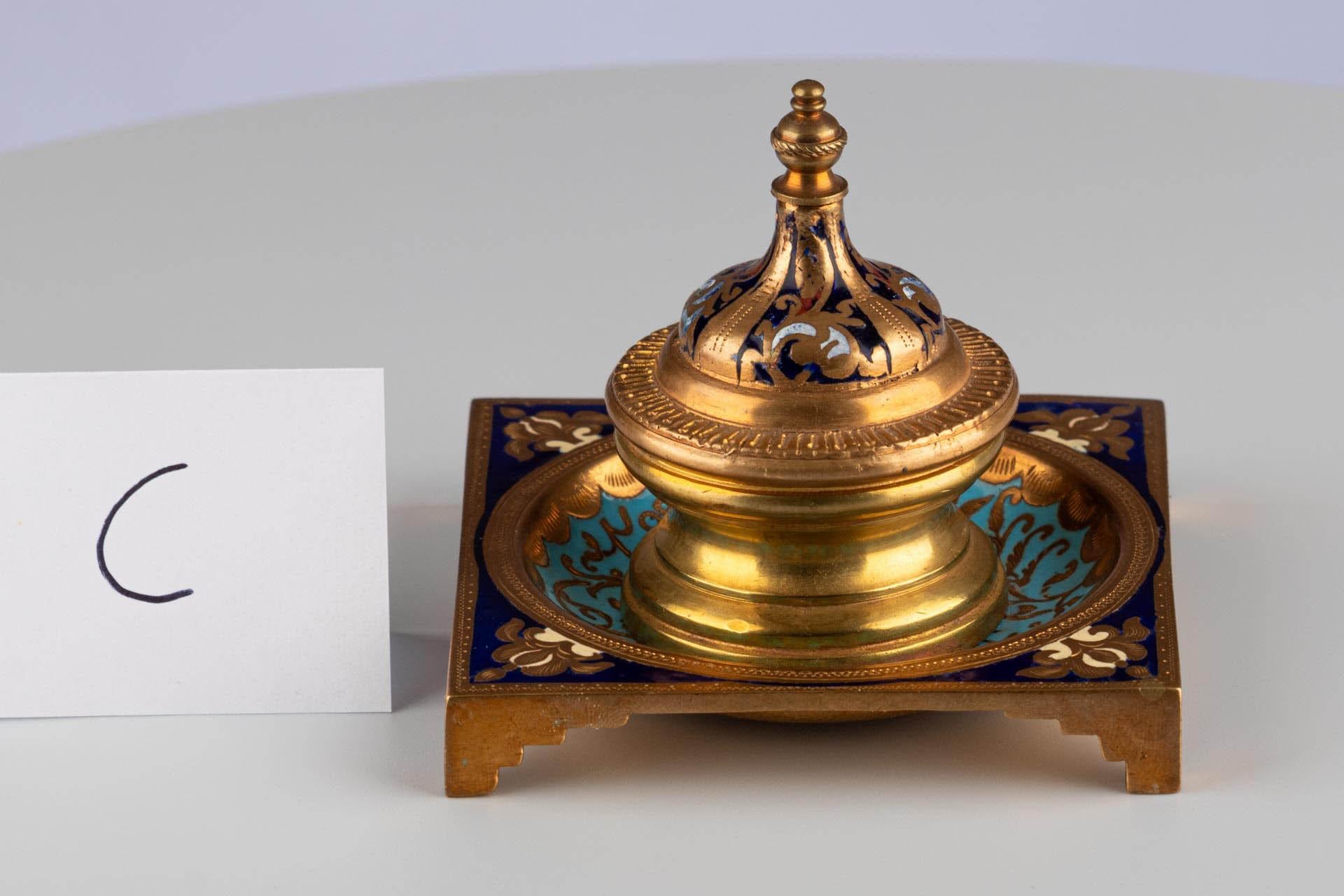 Calamaio della fine del XIX secolo con decorazione a smalto, Francia, circa 1870-1890 in vendita 7