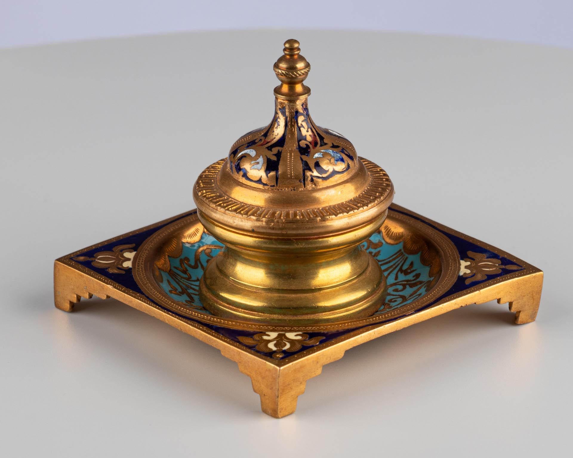 Calamaio della fine del XIX secolo con decorazione a smalto, Francia, circa 1870-1890 In condizioni buone in vendita a Greven, DE