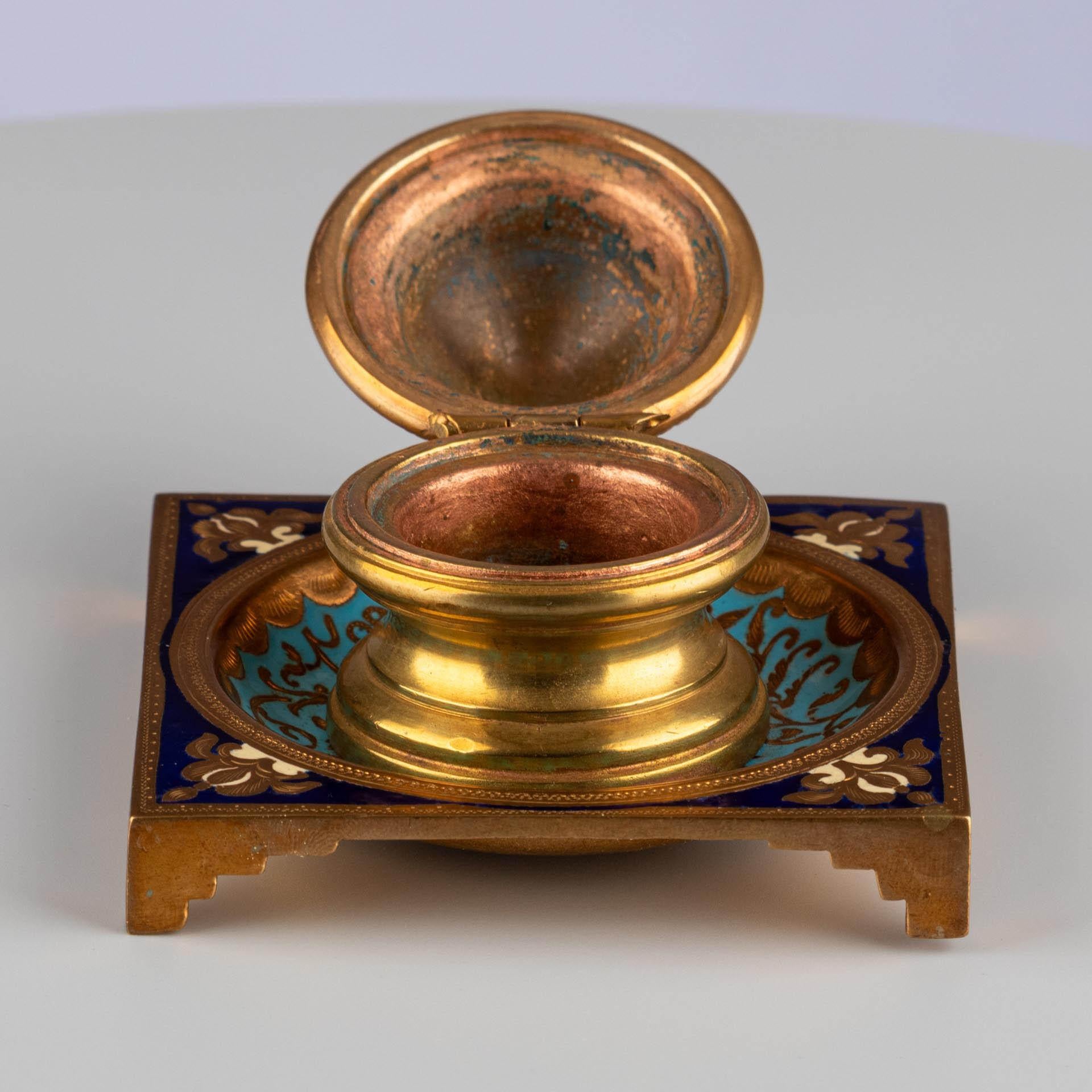Ottone Calamaio della fine del XIX secolo con decorazione a smalto, Francia, circa 1870-1890 in vendita