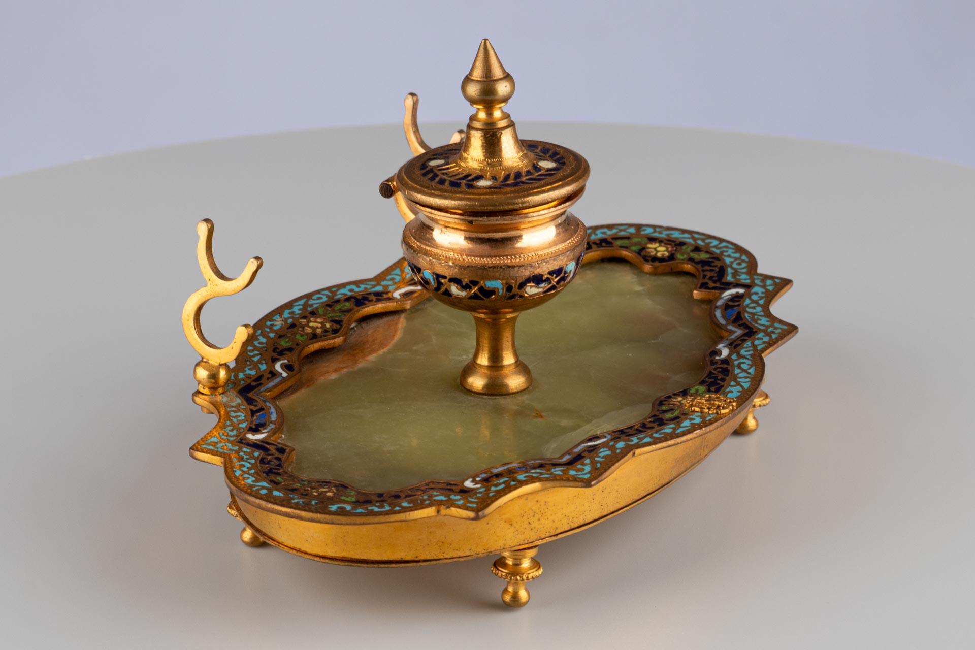 Calamaio della fine del XIX secolo con marmo d'onice e smalto cloisonne In condizioni buone in vendita a Greven, DE