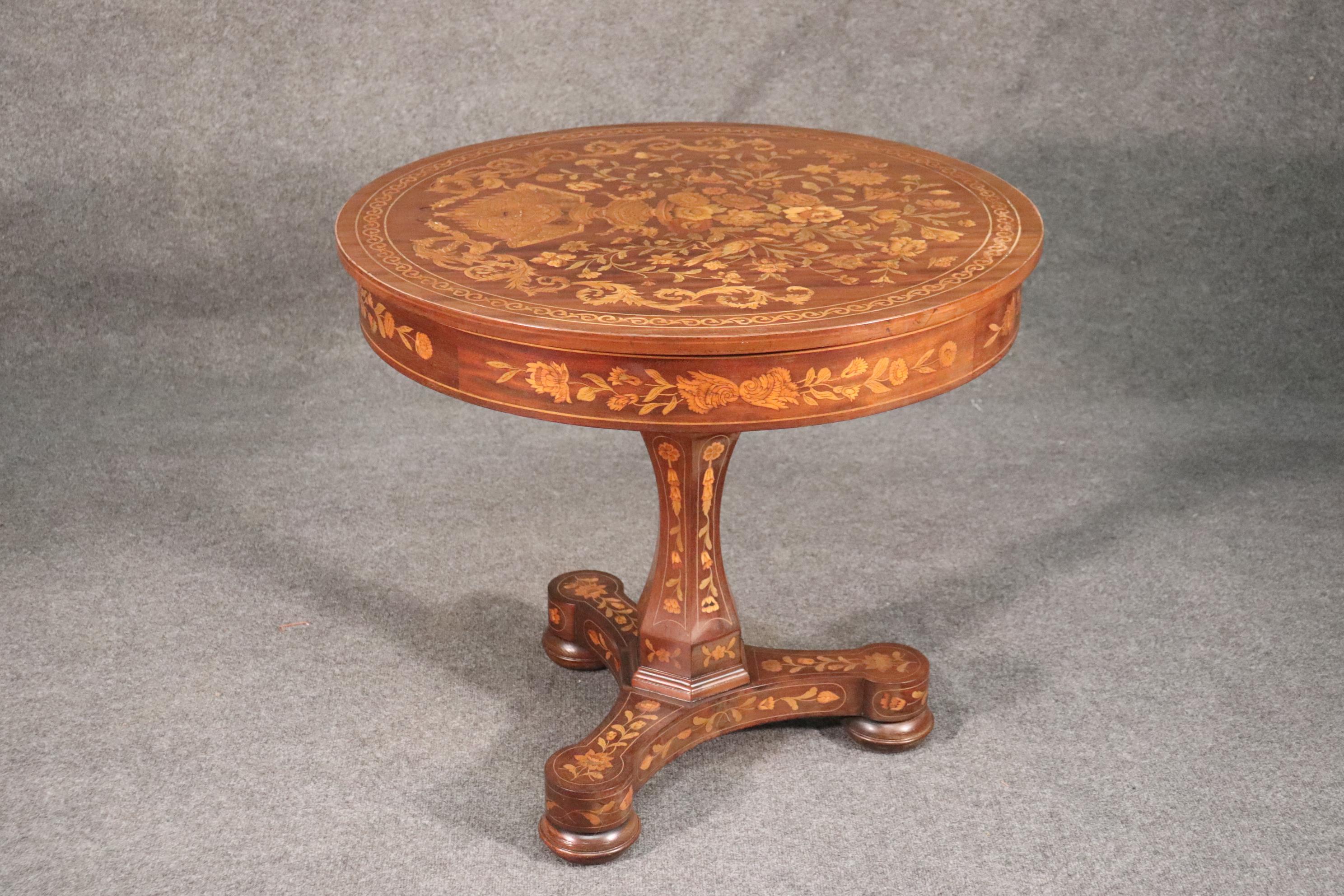 Late 19th Century Inlaid Dutch Marquetry Mahogany and Satinwood Center Table In Good Condition In Swedesboro, NJ