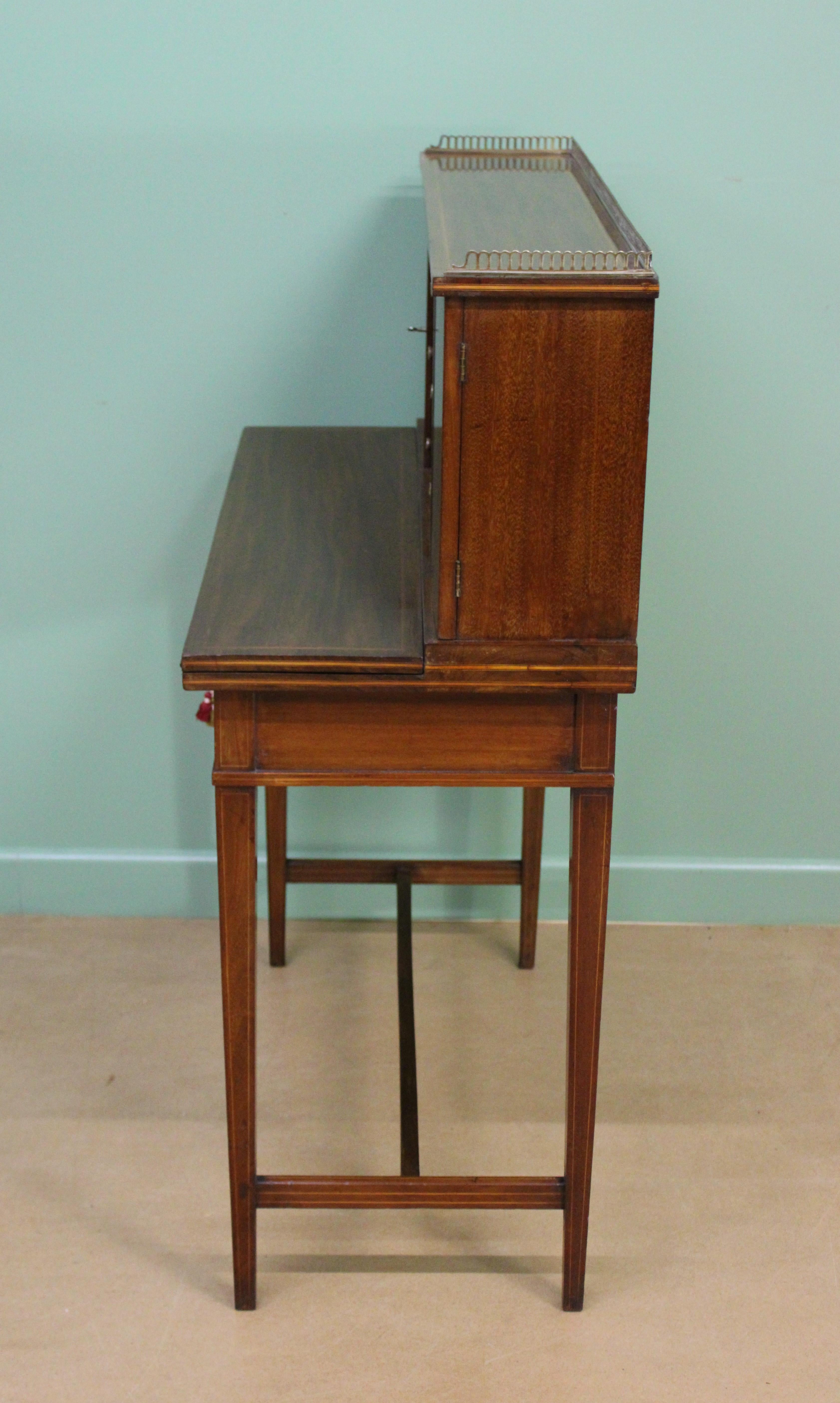 Late 19th Century Inlaid Mahogany Bonheur Du Jour by Jas Shoolbred & Co. For Sale 10