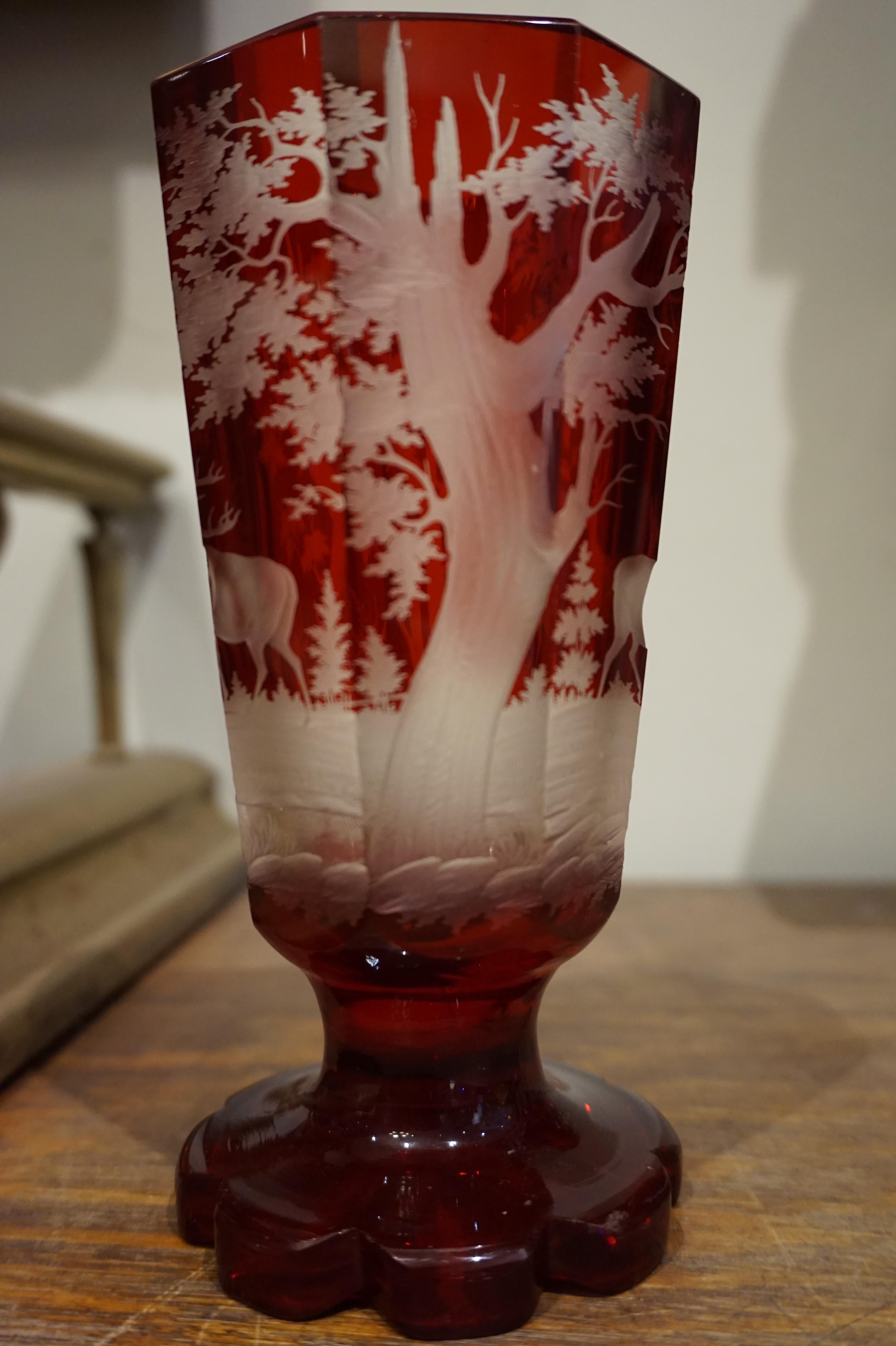 Late 19th Century Intaglio Acid Etched Crystal Vase with Deer in Wilderness In Good Condition In Vancouver, British Columbia