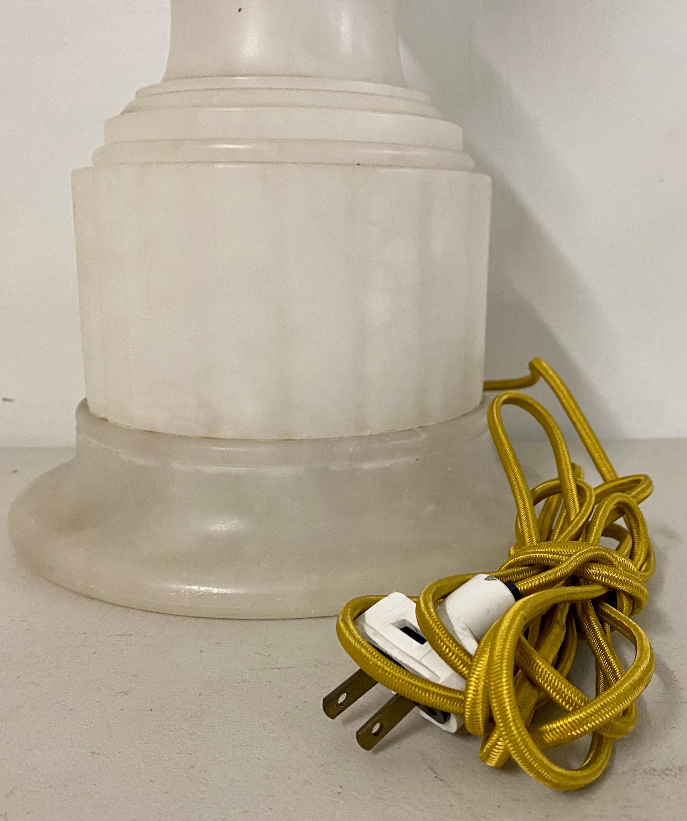 Italienische Alabaster-Urnen-Tischlampe aus dem späten 19. Jahrhundert, um 1890 im Angebot 4