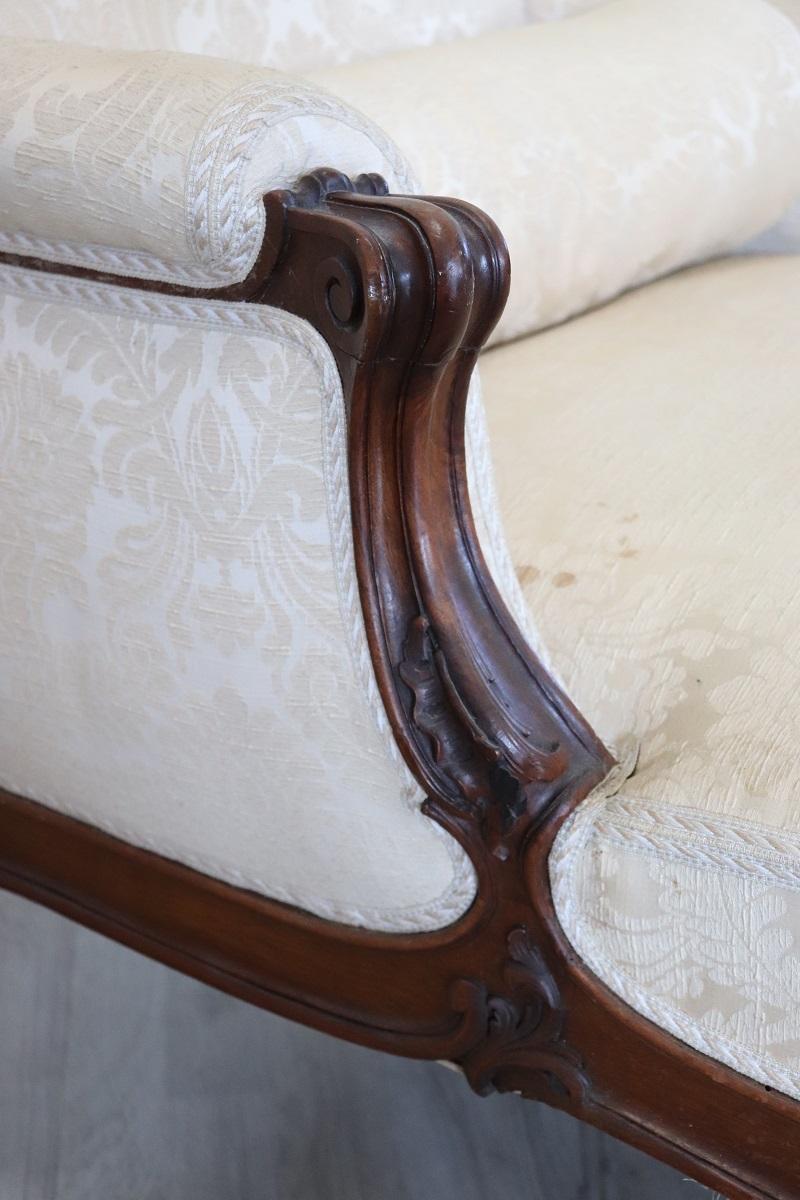 Italienische antike Chaise Longue aus Nussbaum aus dem späten 19. (19. Jahrhundert) im Angebot