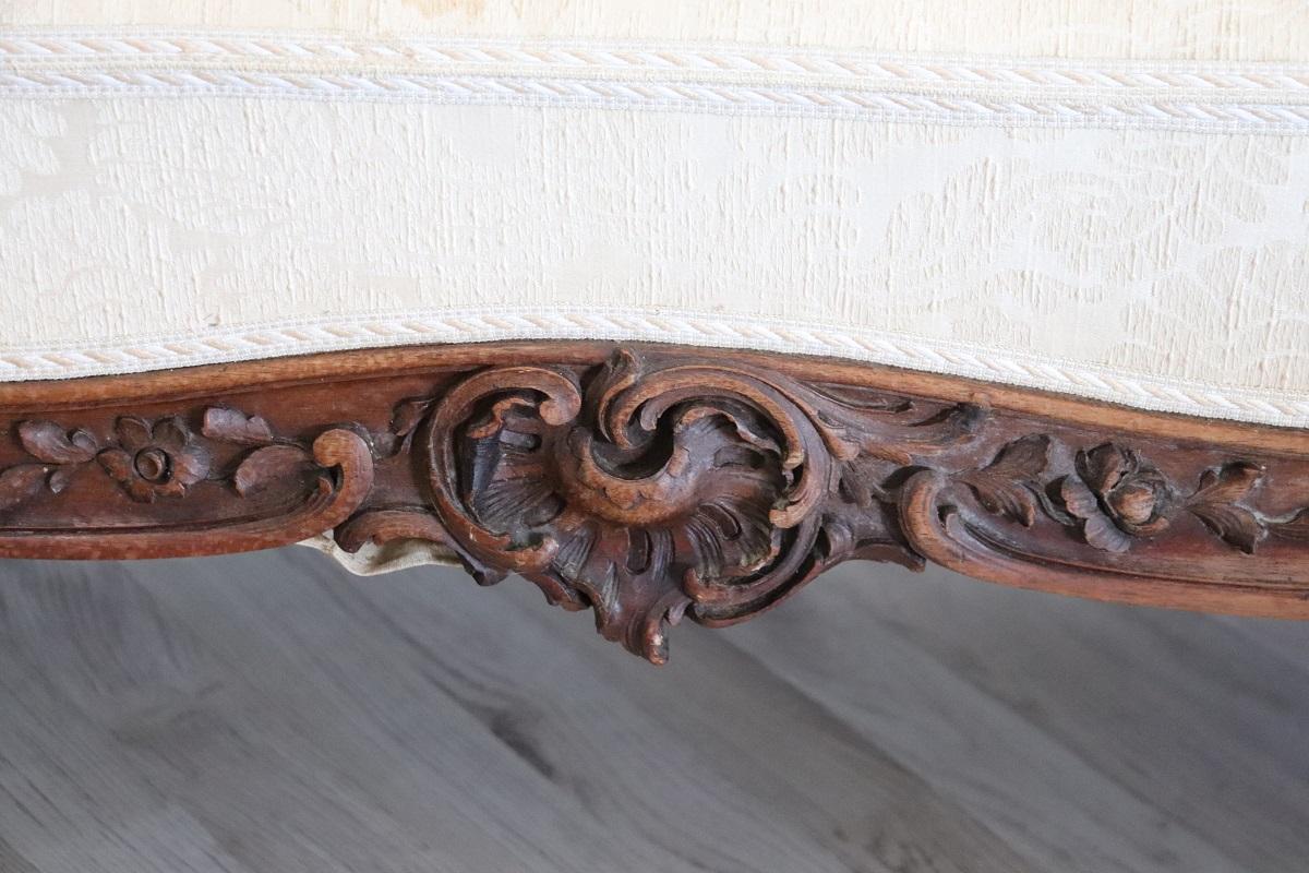 Italienische antike Chaise Longue aus Nussbaum aus dem späten 19. im Angebot 1