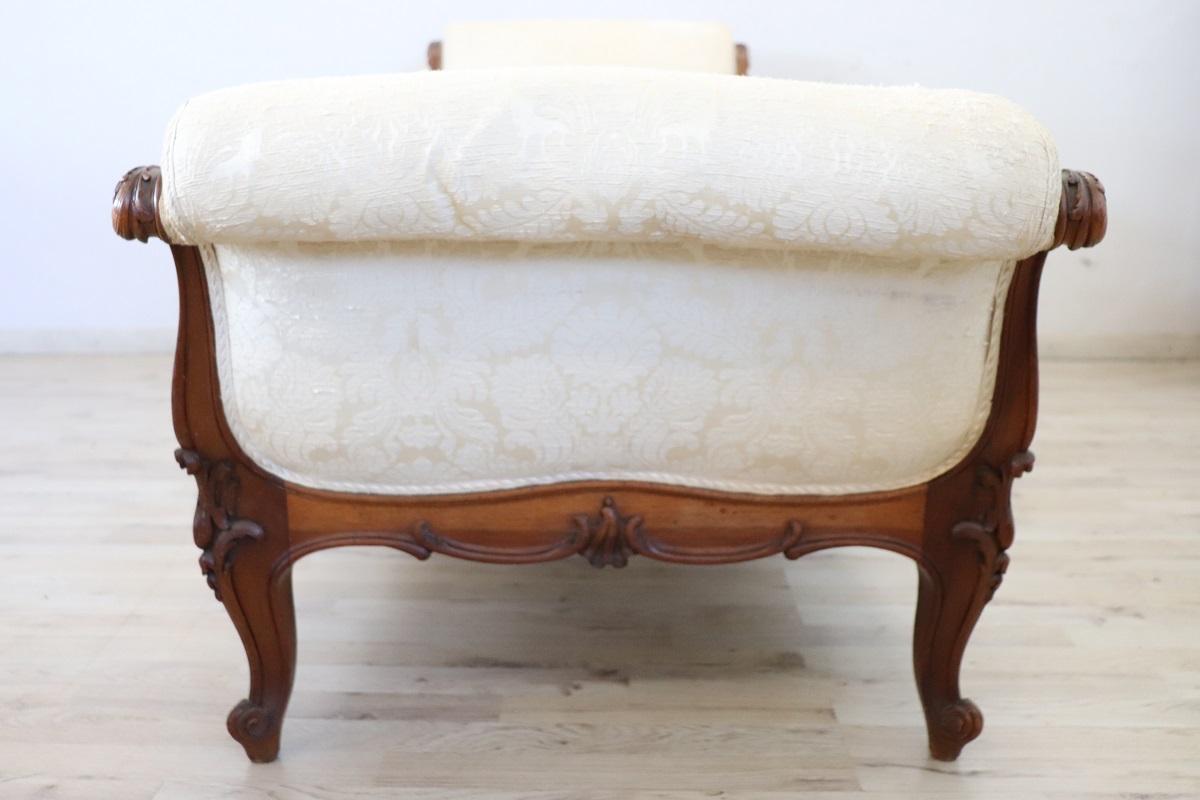 Italienische antike Chaise Longue aus Nussbaum aus dem späten 19. im Angebot 3