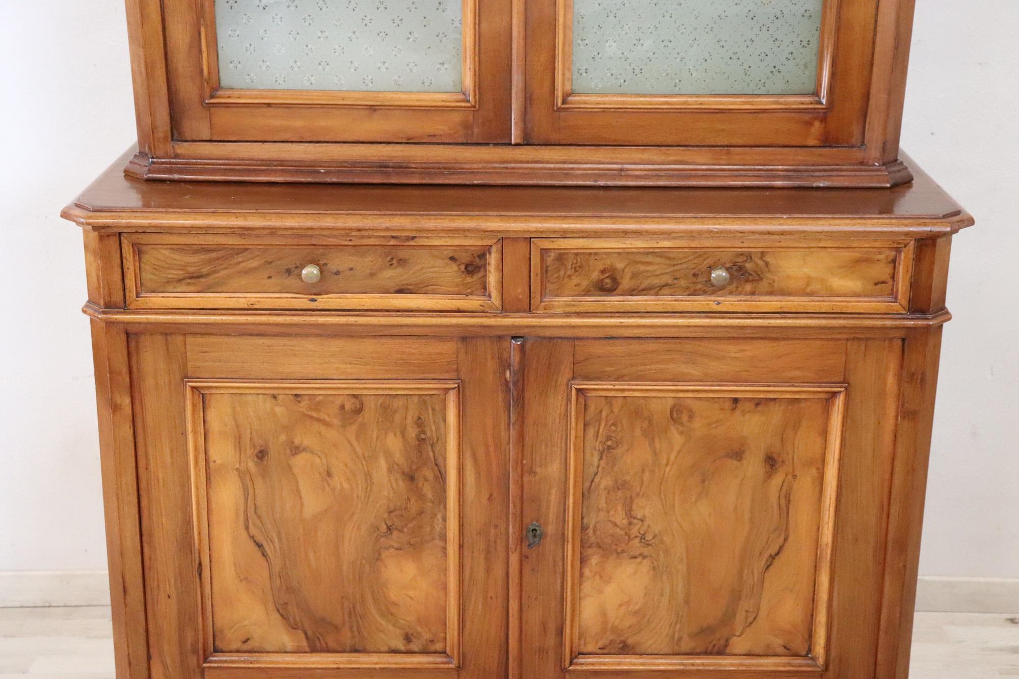 Buffet italien ancien de la fin du XIXe siècle en placage de noyer Bon état - En vente à Casale Monferrato, IT