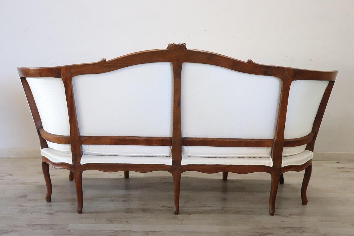 Sillón italiano antiguo de nogal de finales del siglo XIX en Bueno estado para la venta en Casale Monferrato, IT