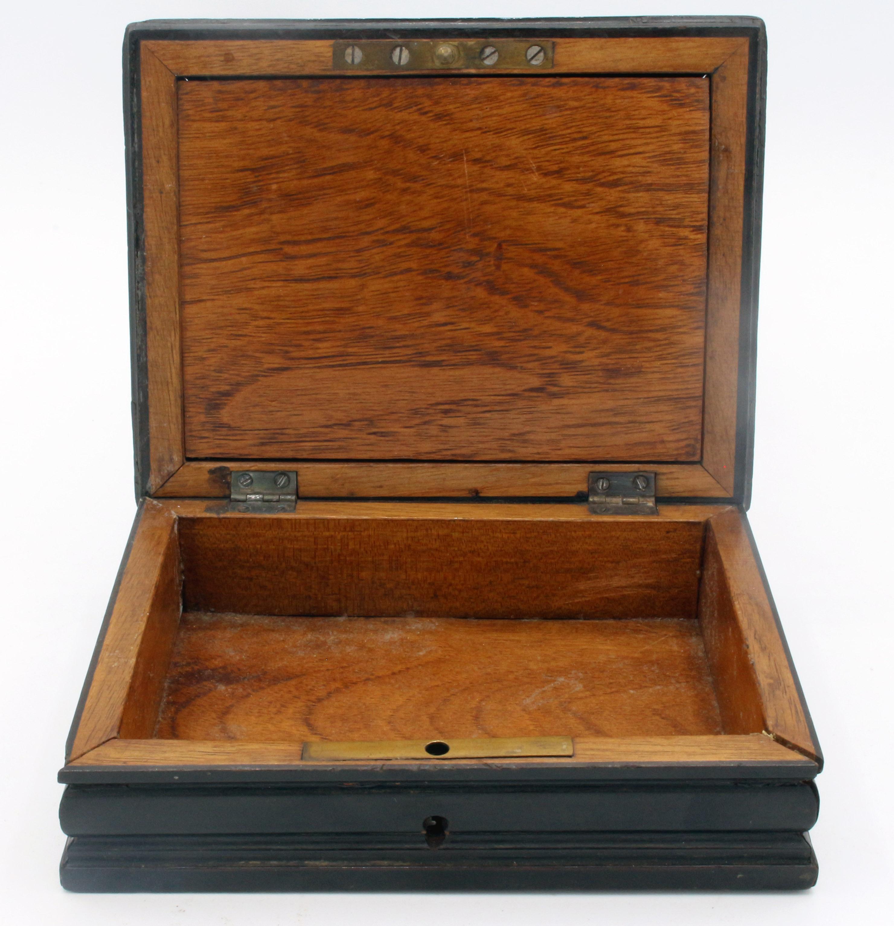 Italienische Schachtel aus dem späten 19. Jahrhundert mit Pietra Dura-Paneelplatte im Zustand „Gut“ im Angebot in Chapel Hill, NC