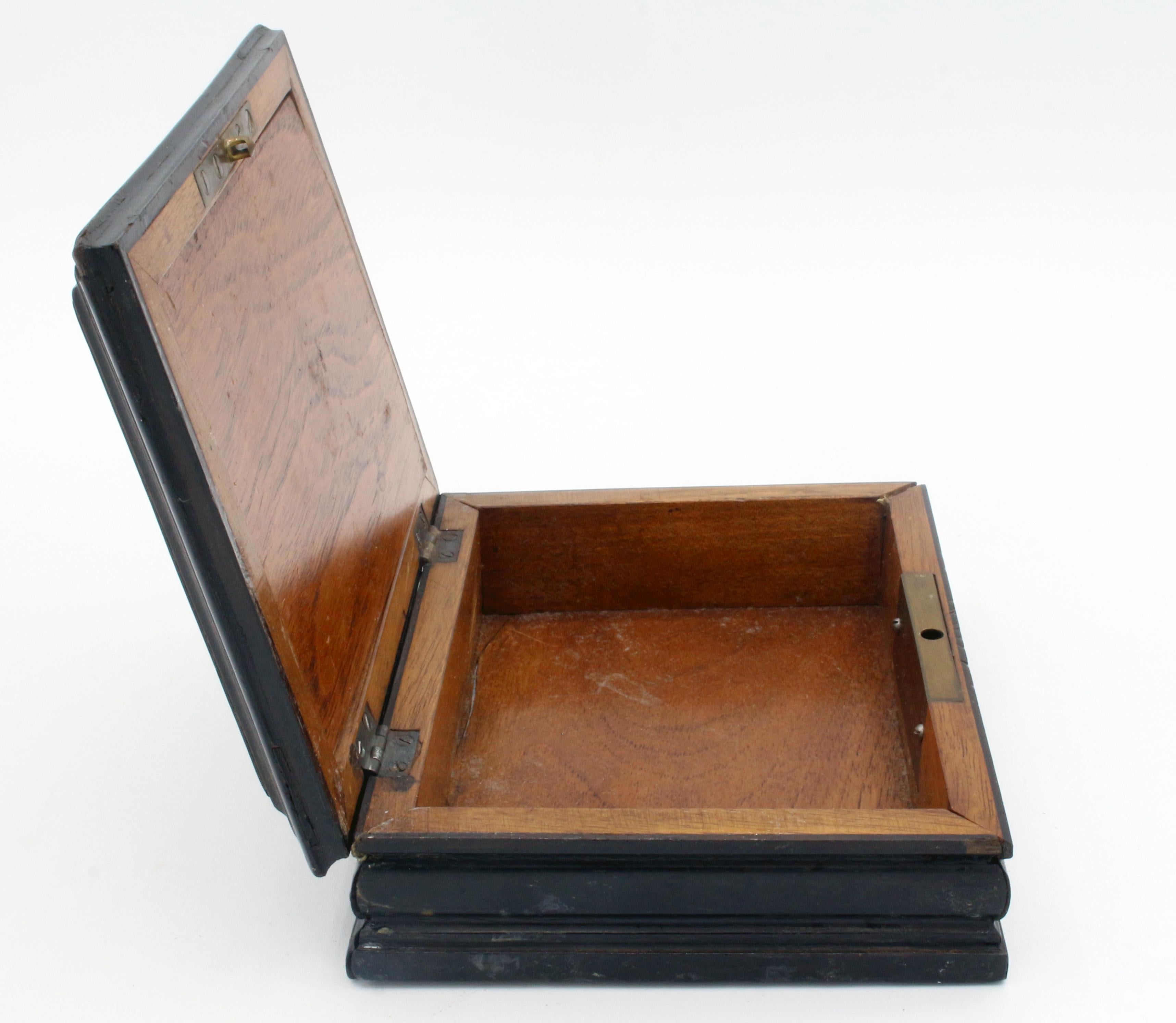 Italienische Schachtel aus dem späten 19. Jahrhundert mit Pietra Dura-Paneelplatte (Holz) im Angebot