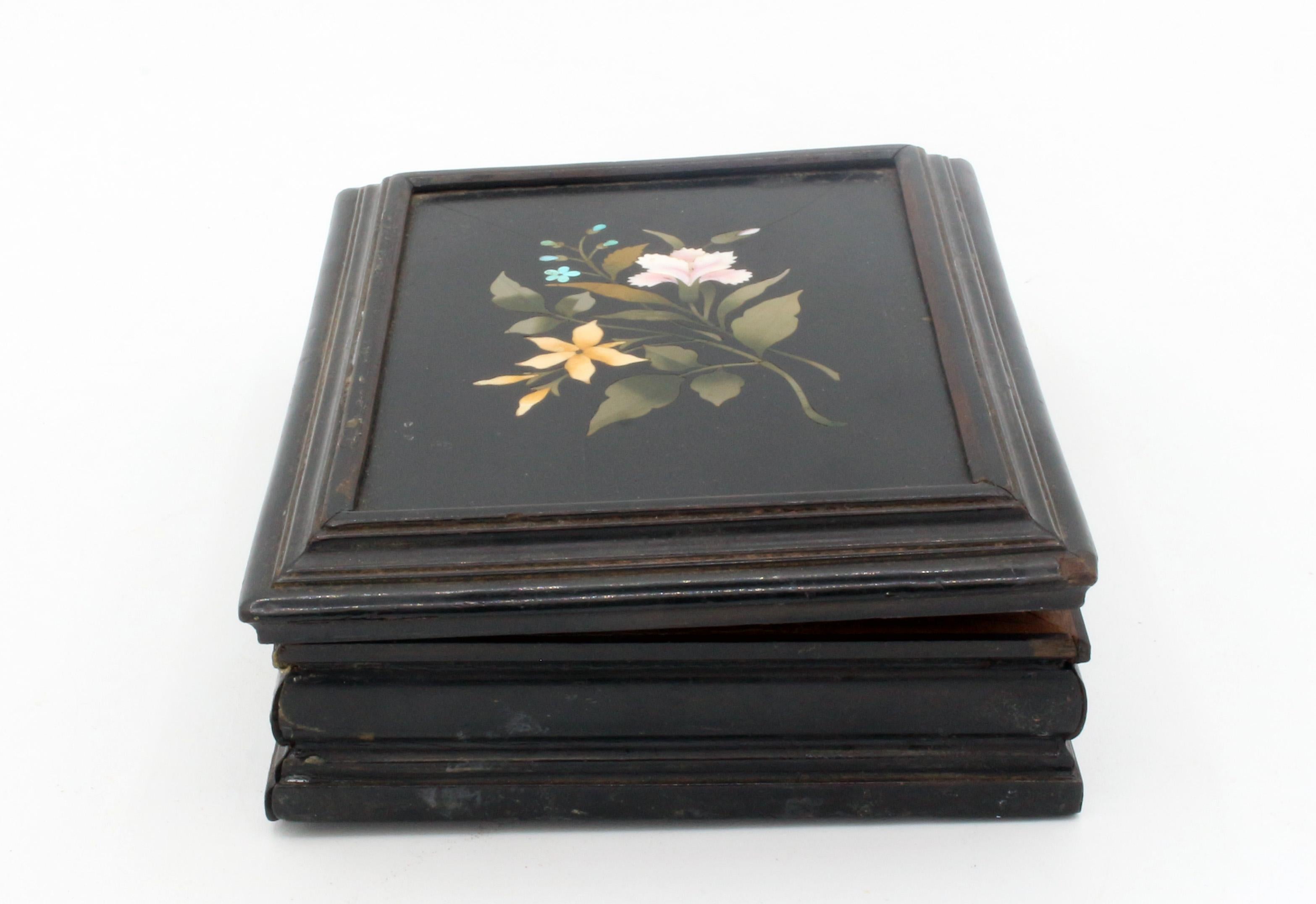 Late 19th Century Italian Box with Pietra Dura Panelled Top For Sale 2