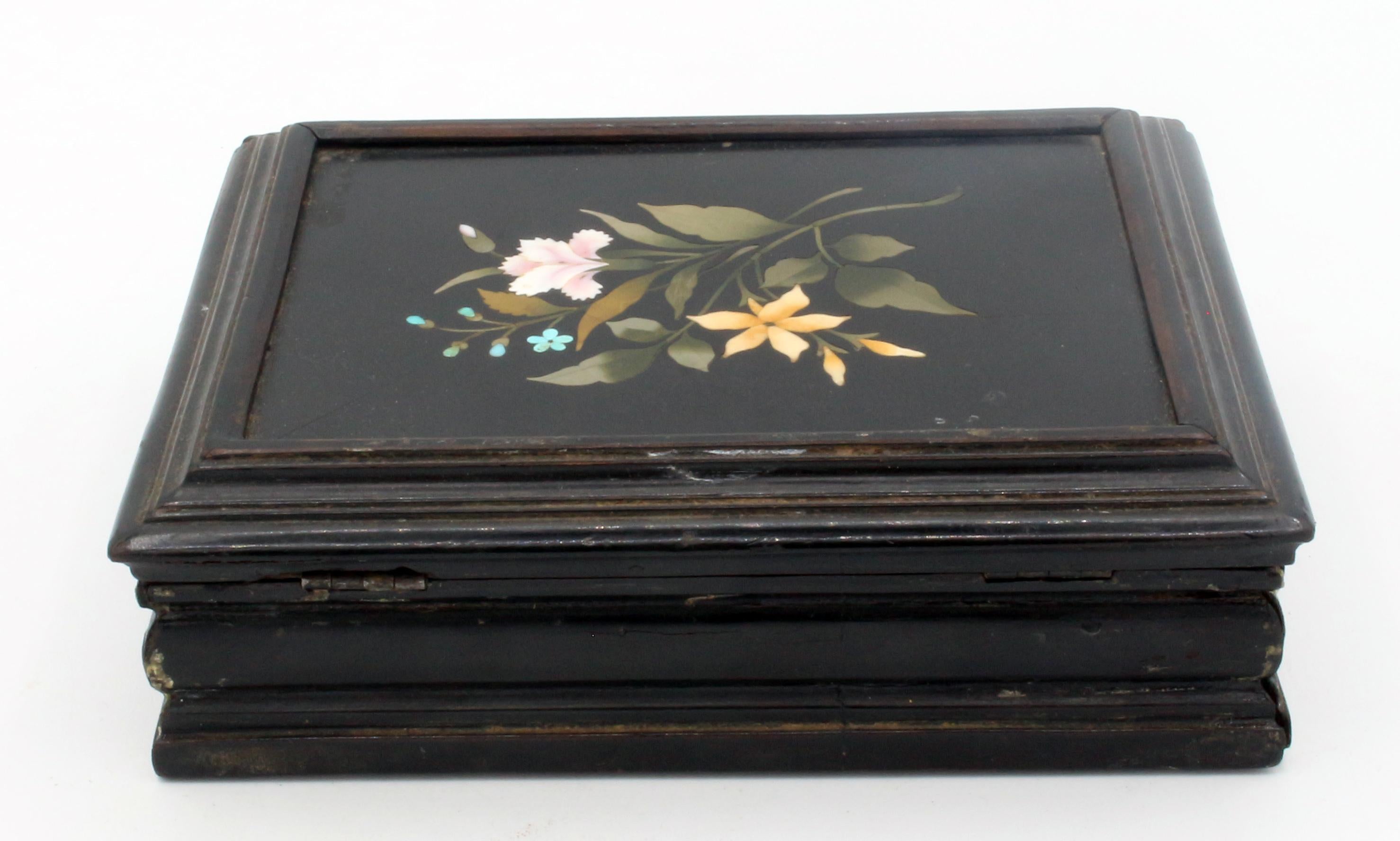Late 19th Century Italian Box with Pietra Dura Panelled Top For Sale 3