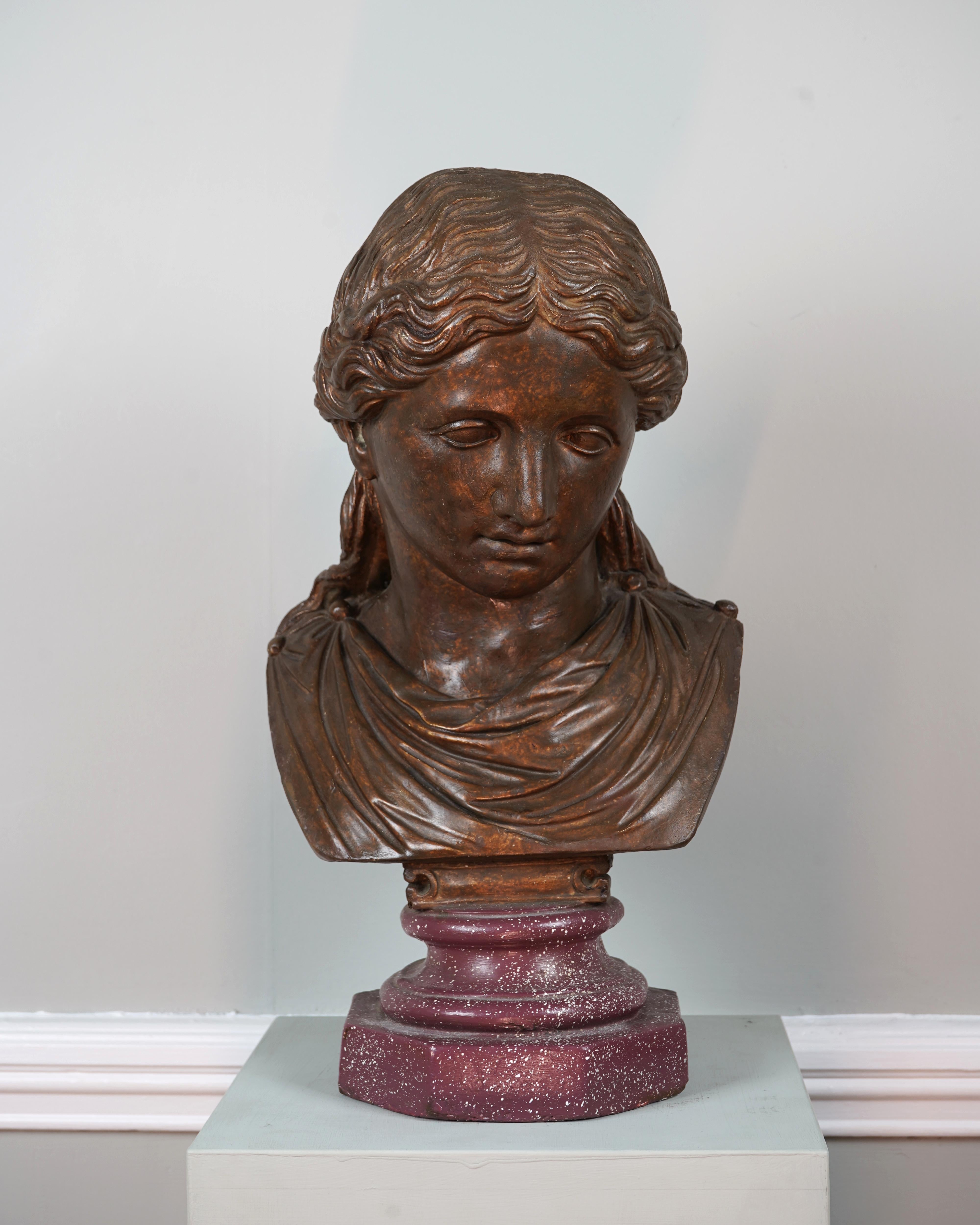 Fin du XIXe siècle Late 19th Century Italian Bronzed Plaster Bust of a Goddess en vente
