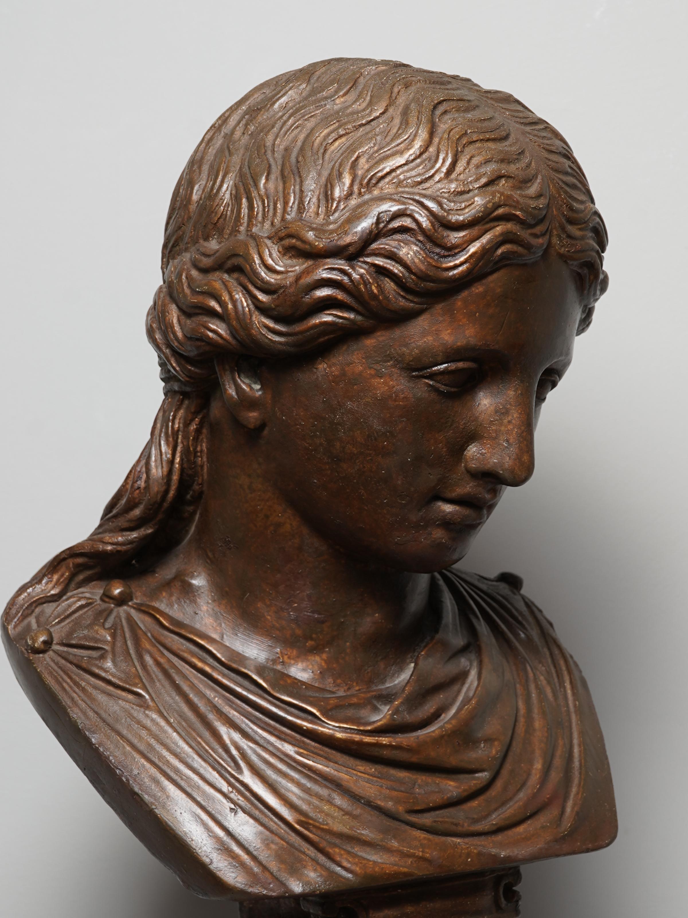 Plâtre Late 19th Century Italian Bronzed Plaster Bust of a Goddess en vente