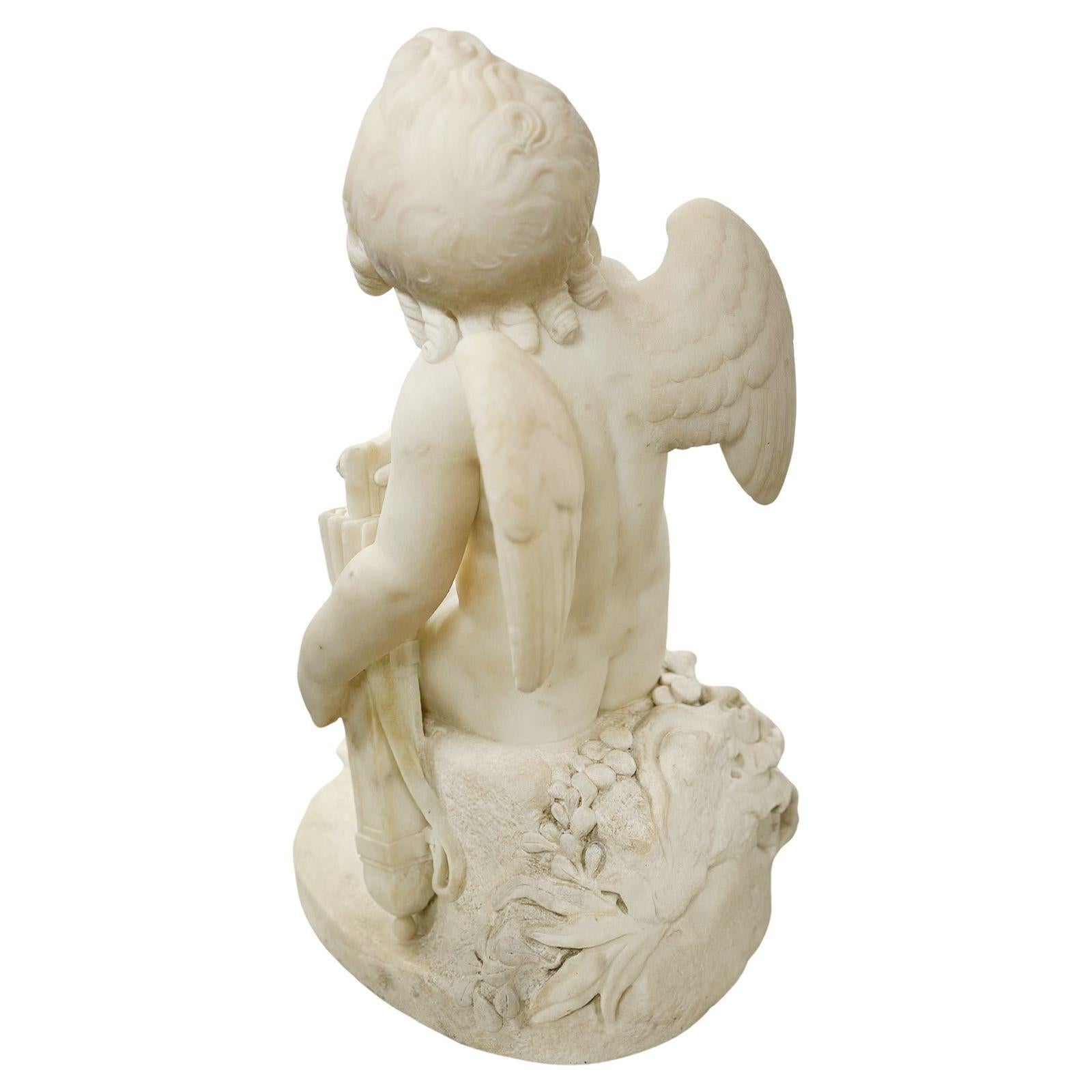 Adorabile scultura in marmo bianco scolpita di Cupido realizzata in Italia alla fine del XIX secolo; sembra avere un set di frecce al suo fianco e sta guardando con grazia il cielo.
Dimensioni:
19,5 