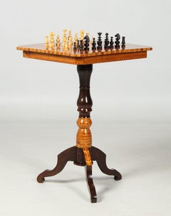 Mesa de ajedrez italiana de finales del siglo XIX con marquetería, Sorrento, hacia 1890