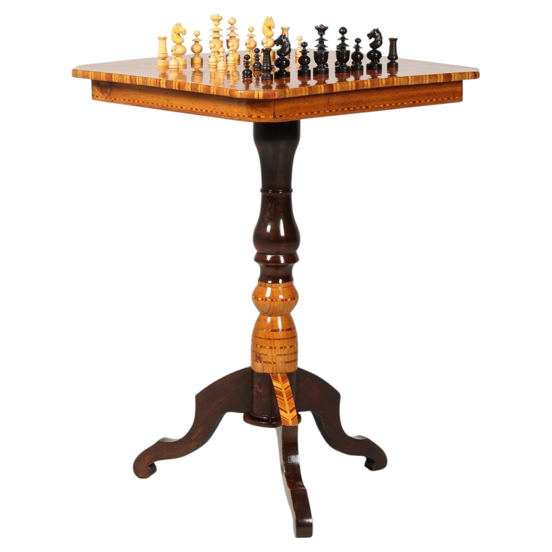 Late 19th Century Italian Chess Table with Marquetry, Sorrento circa 1890 For Sale