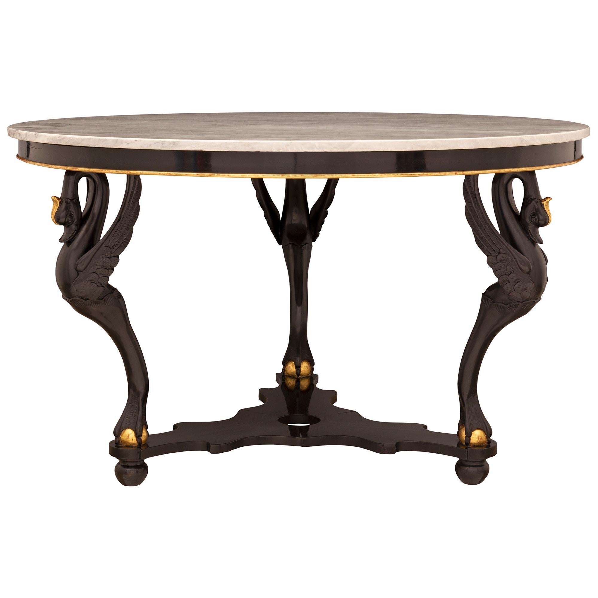 Late 19th Century Italian Ebonized Fruitwood and Gilt Center Table In Good Condition For Sale In West Palm Beach, FL