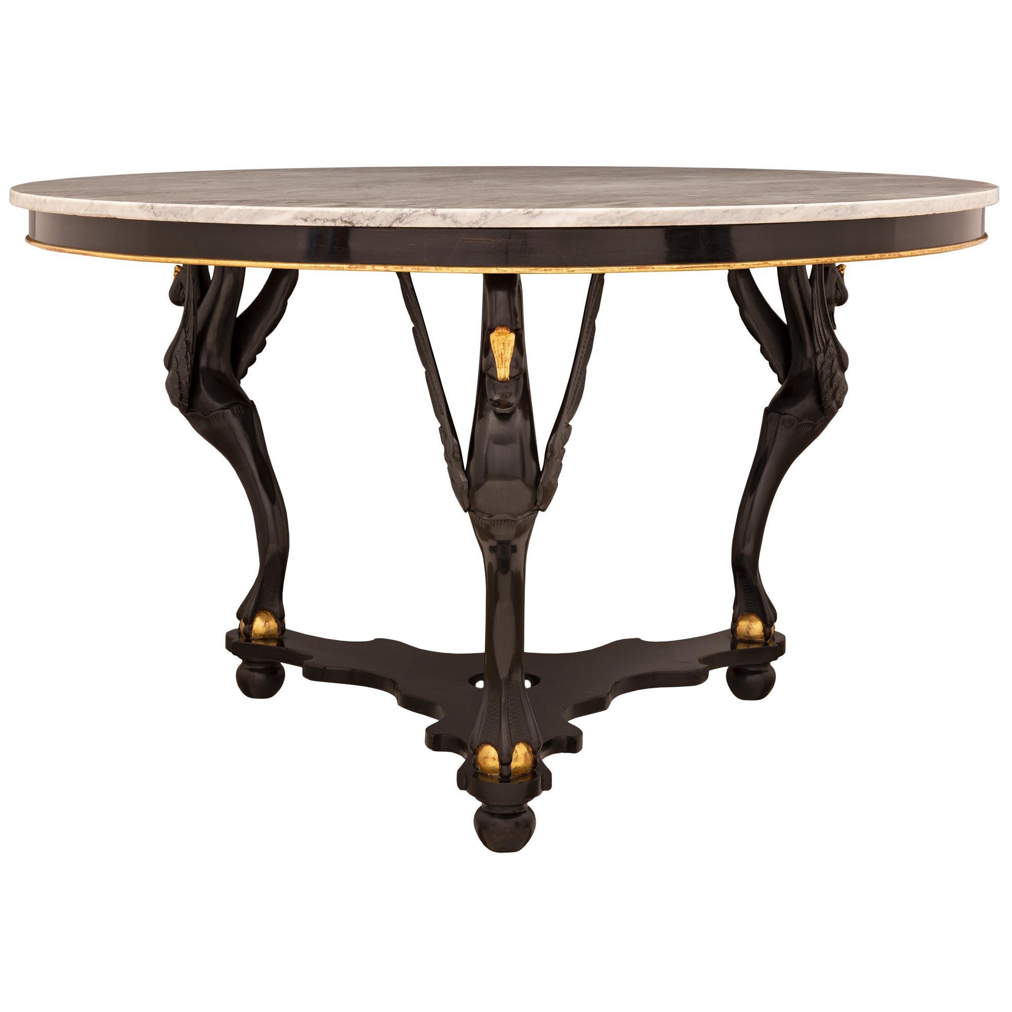Italienischer Tisch aus ebonisiertem Obstholz und vergoldetem Mittelteil aus dem späten 19. Jahrhundert