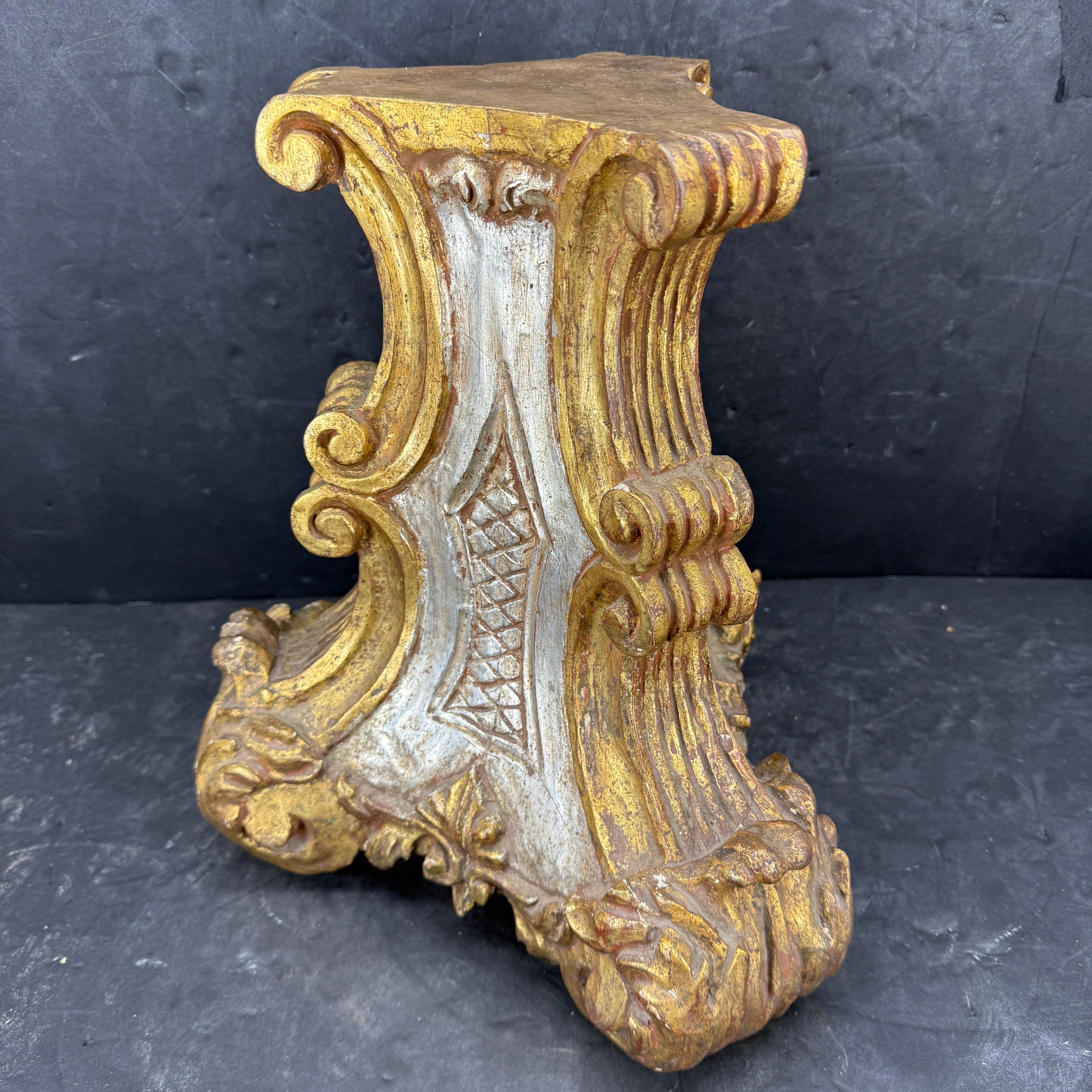 Hand-Carved Late 19th-Century Italian Gilt Fragment Architectural Sculpture For Sale