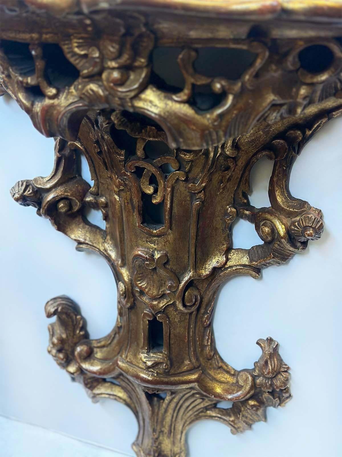 Ende des 19. Jahrhunderts Italienisch Hand geschnitzt vergoldet Wood Brackets im Zustand „Gut“ im Angebot in Los Angeles, CA
