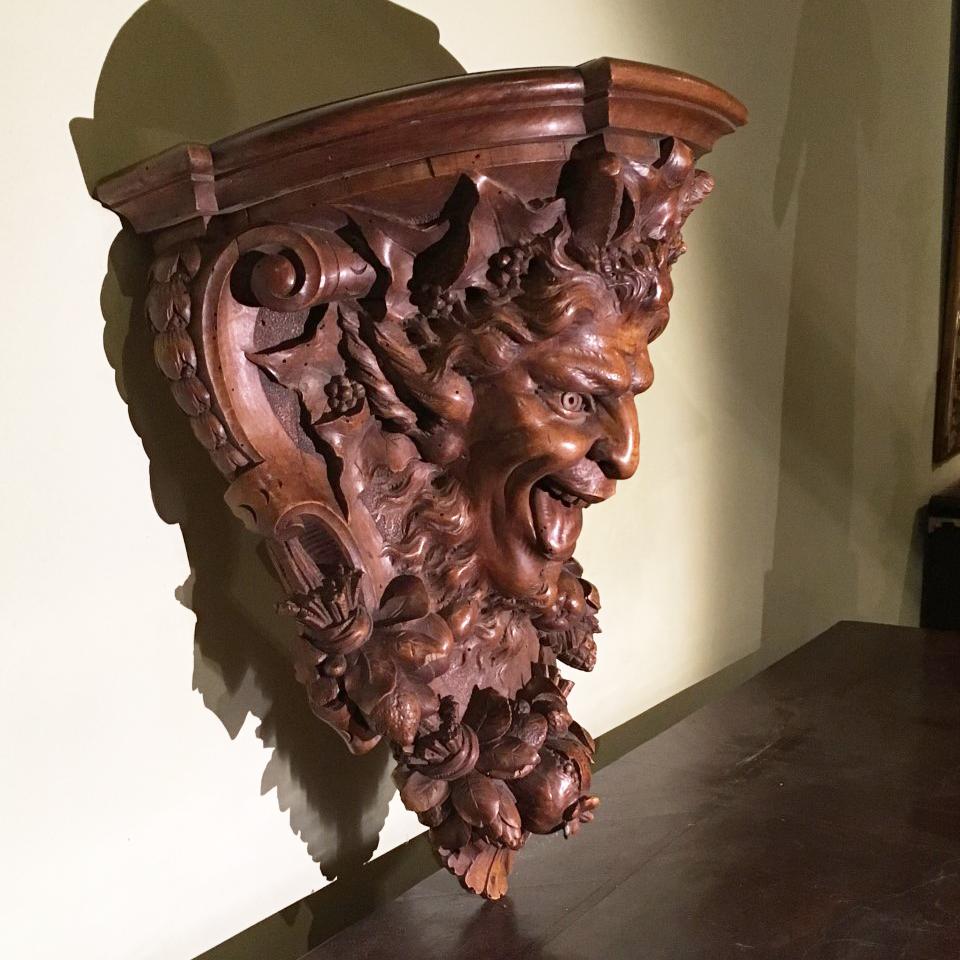 An impressive Italian walnut shelf displaying a beautiful the hand carved decoration presenting the head of a capricious Stayr, surrounded by leaves, fruits and cones.
The carved decoration is of a stunning quality and the face of the Satyr is