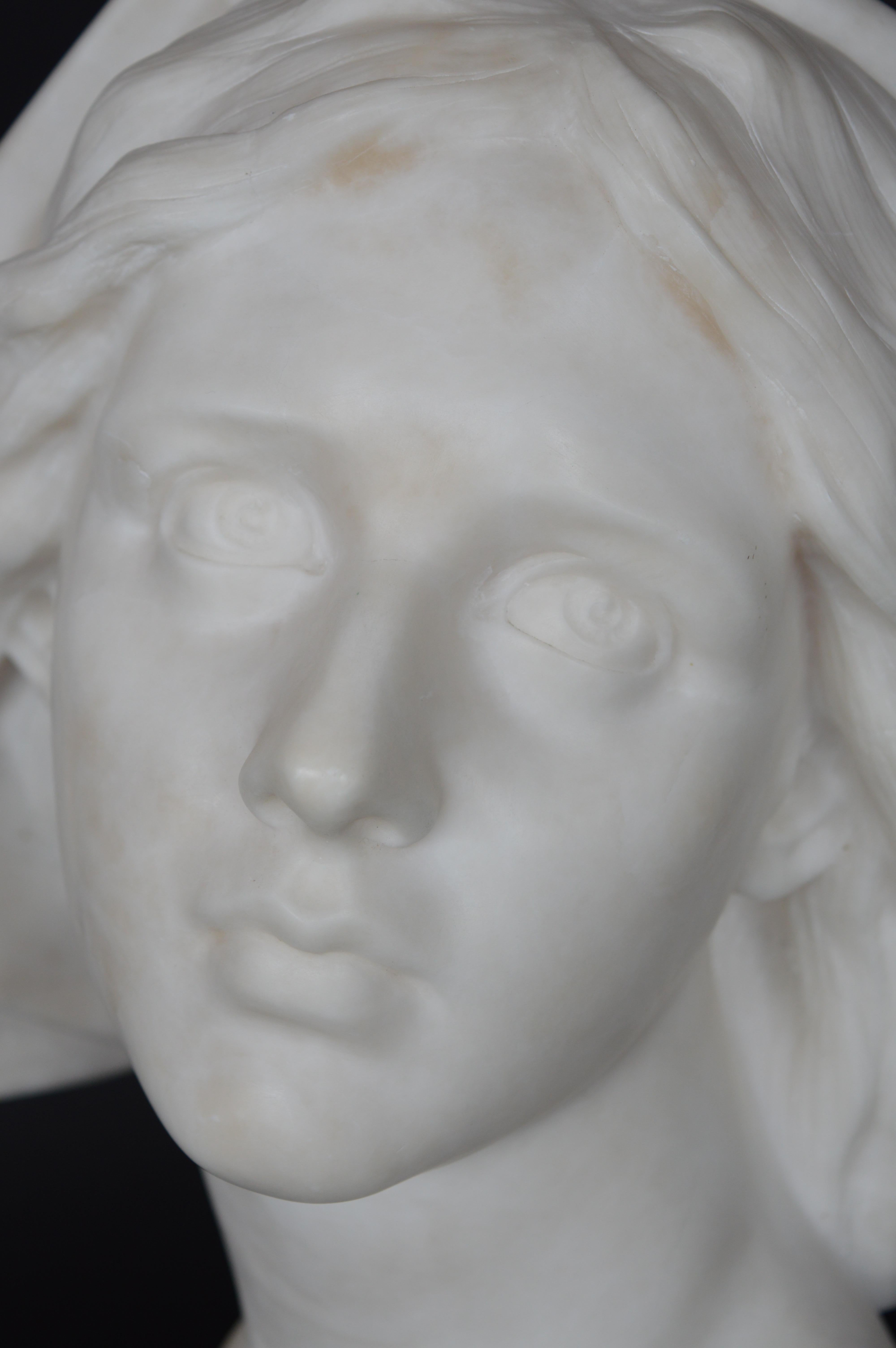 Marbre de Carrare Buste en marbre italien de la fin du 19ème siècle en vente