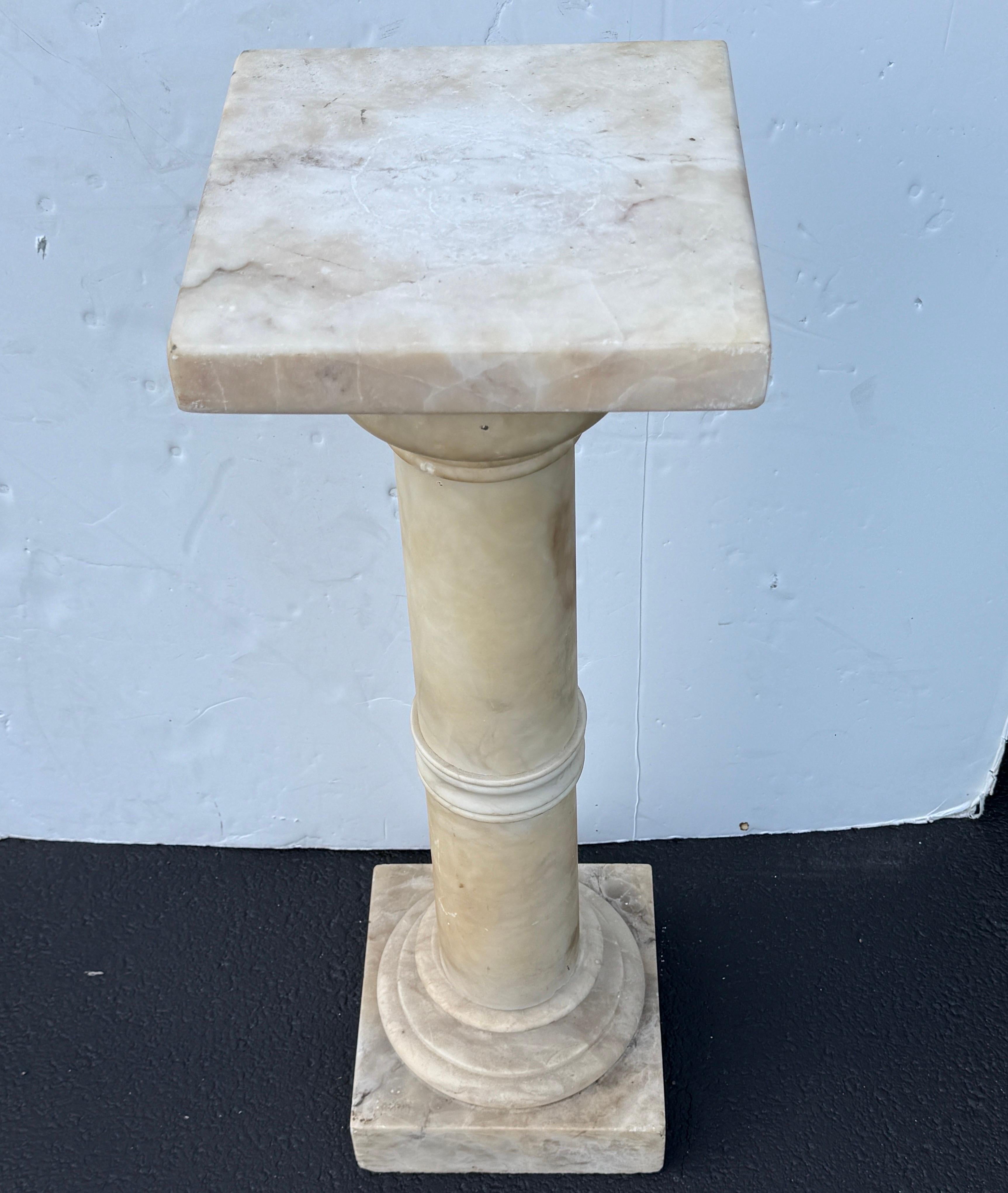 Romano classico Busto in marmo italiano del XIX secolo su piedistallo a colonna in vendita