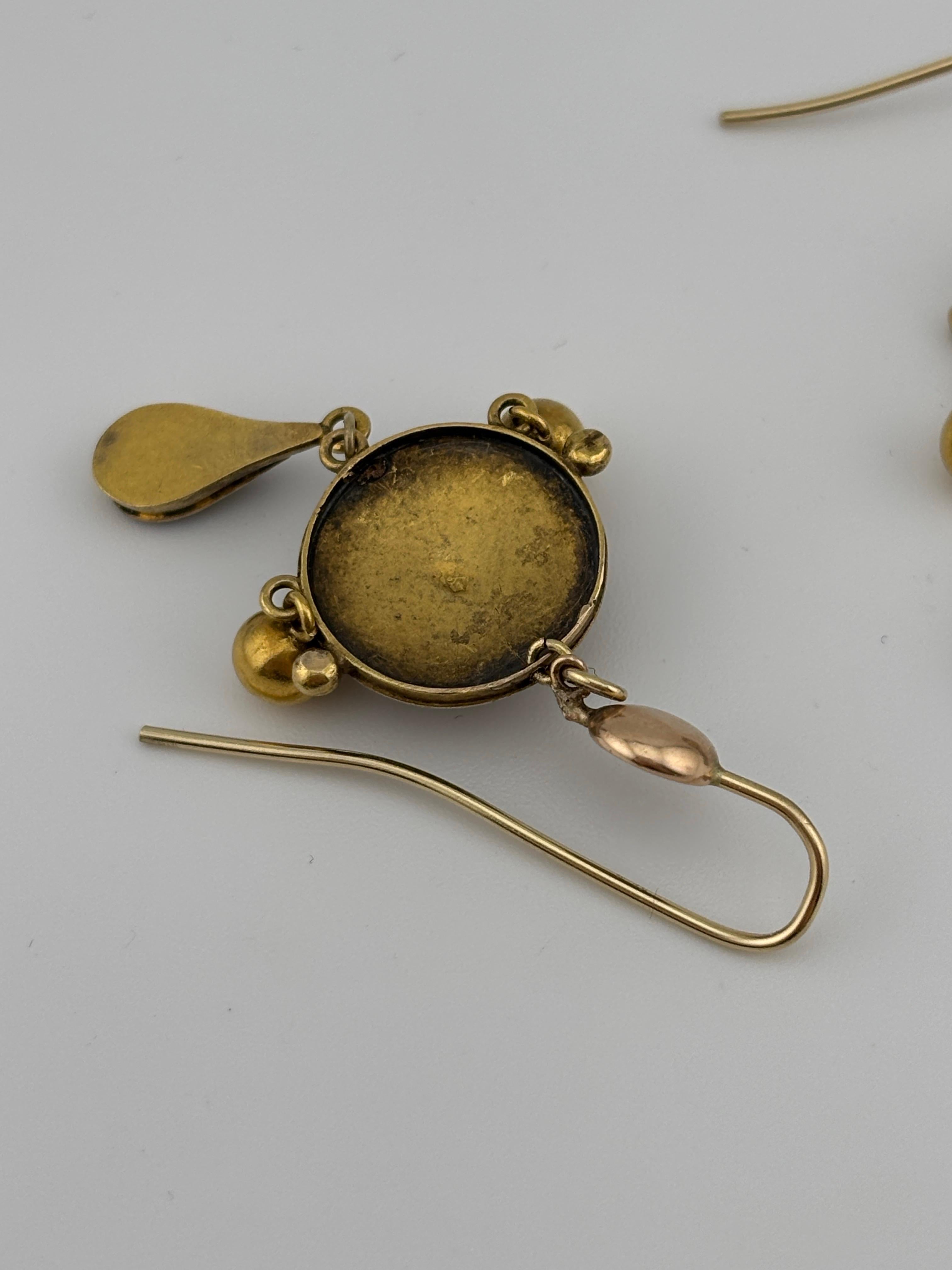 Women's or Men's Late 19th Century Italian Micro Mosaic 18k Yellow Gold Chandelier Earrings For Sale