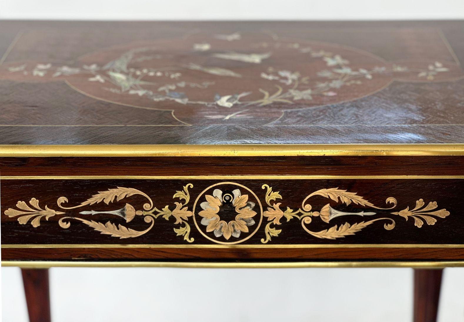 Table d'appoint italienne en nacre de la fin du 19e siècle Bon état - En vente à Los Angeles, CA