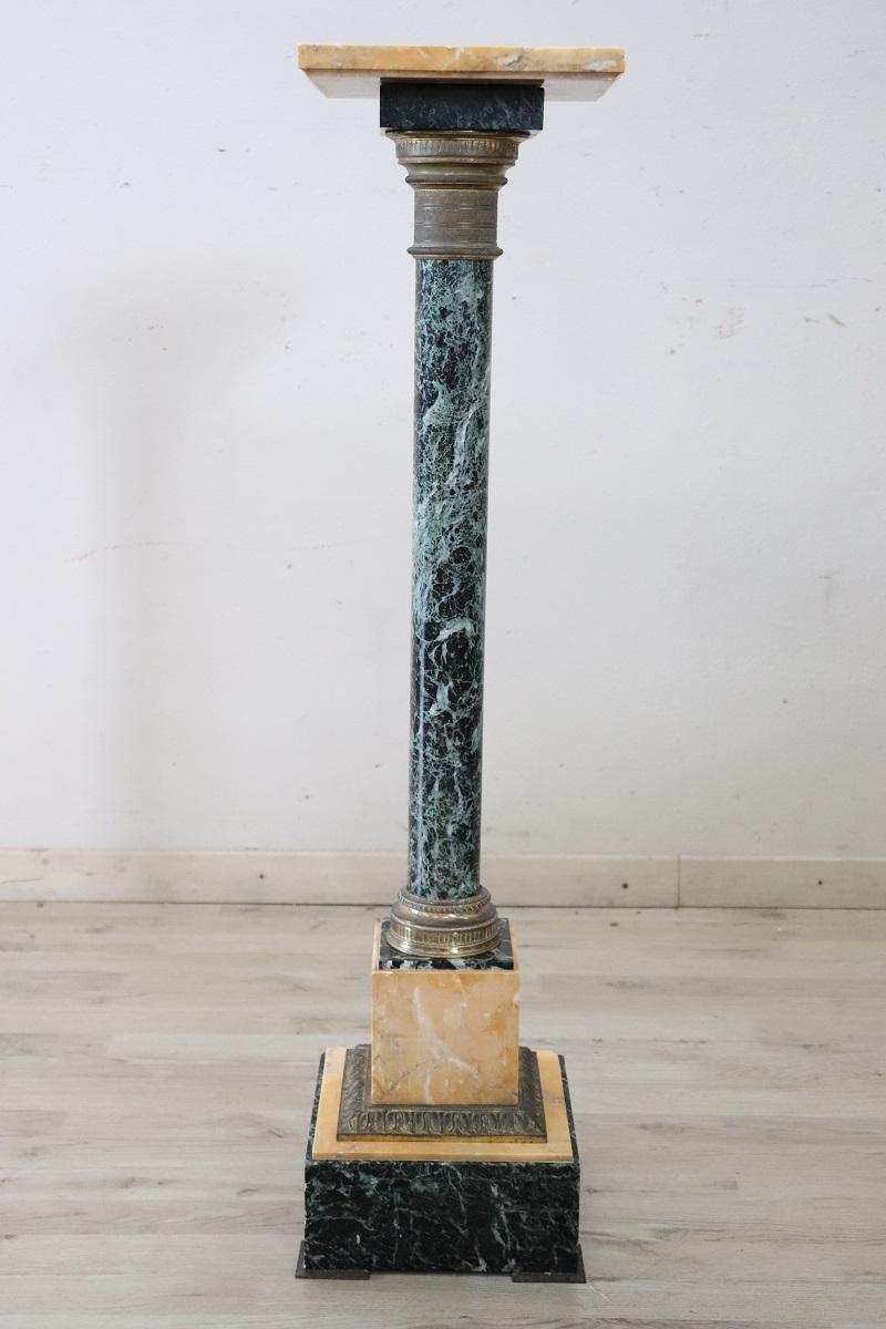 We offer you this splendid antique column in Italian marble, dating back to the end of the 19th century during the Napoleon III period. A perfect column to become the centerpiece of your decor.

Characterized by a simple structure but made with two