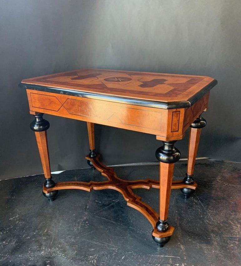 Table en parqueterie italienne de la fin du 19e siècle Excellent état - En vente à Los Angeles, CA