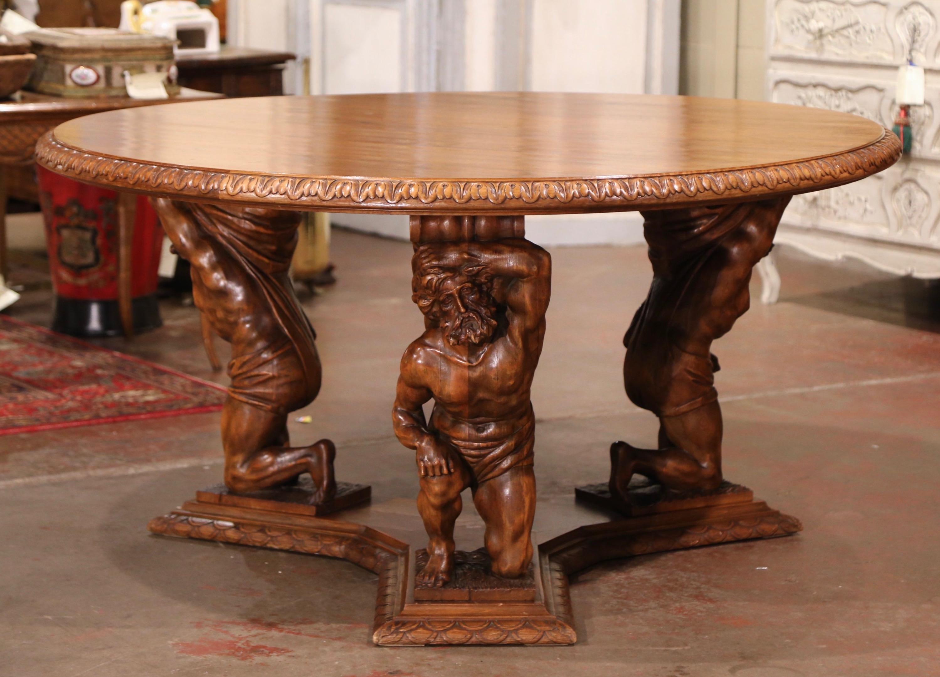 Late 19th Century Italian Renaissance Carved Walnut Round Centre Table In Excellent Condition In Dallas, TX